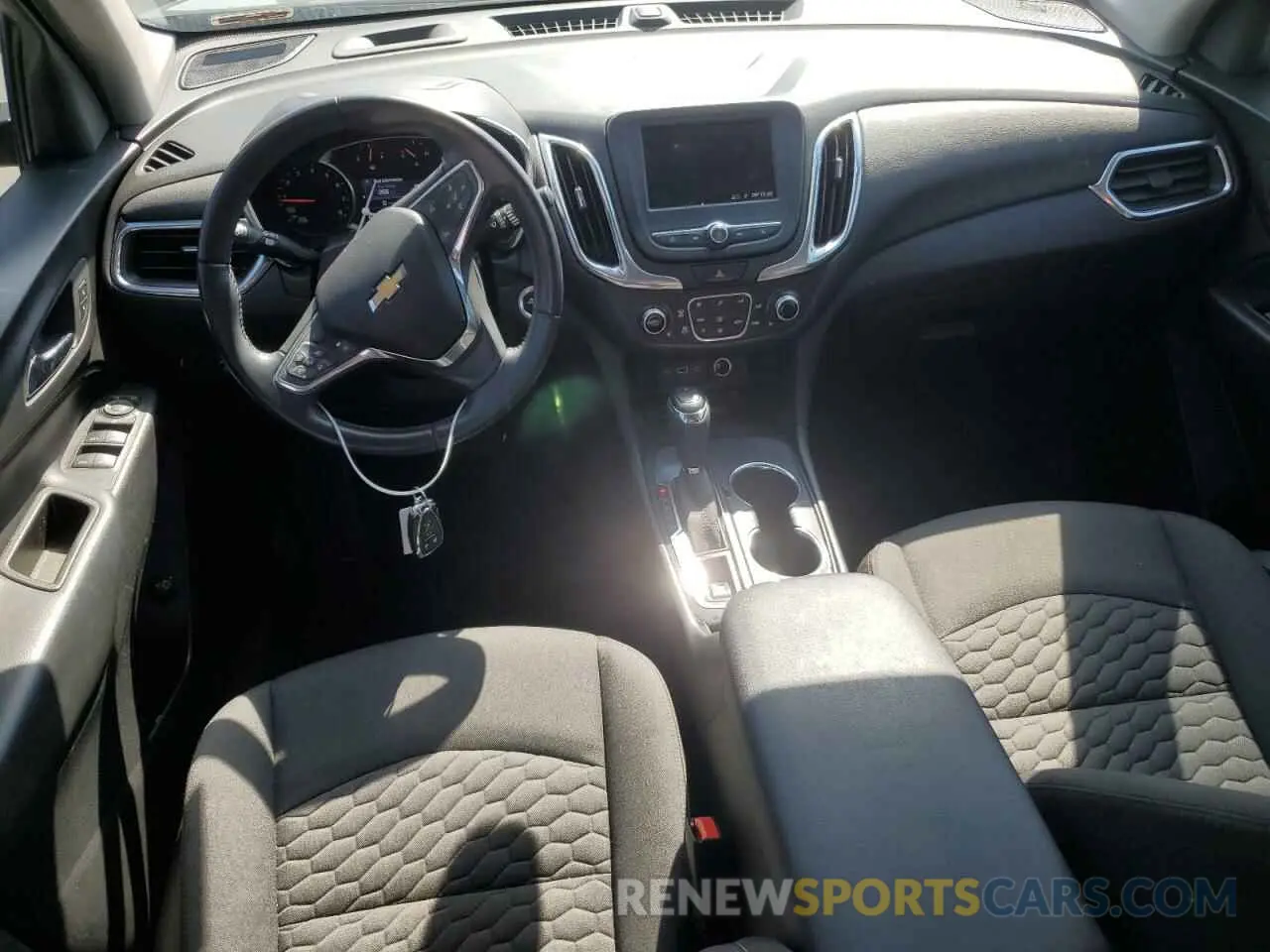 8 Photograph of a damaged car 3GNAXKEV7LL288940 CHEVROLET EQUINOX 2020