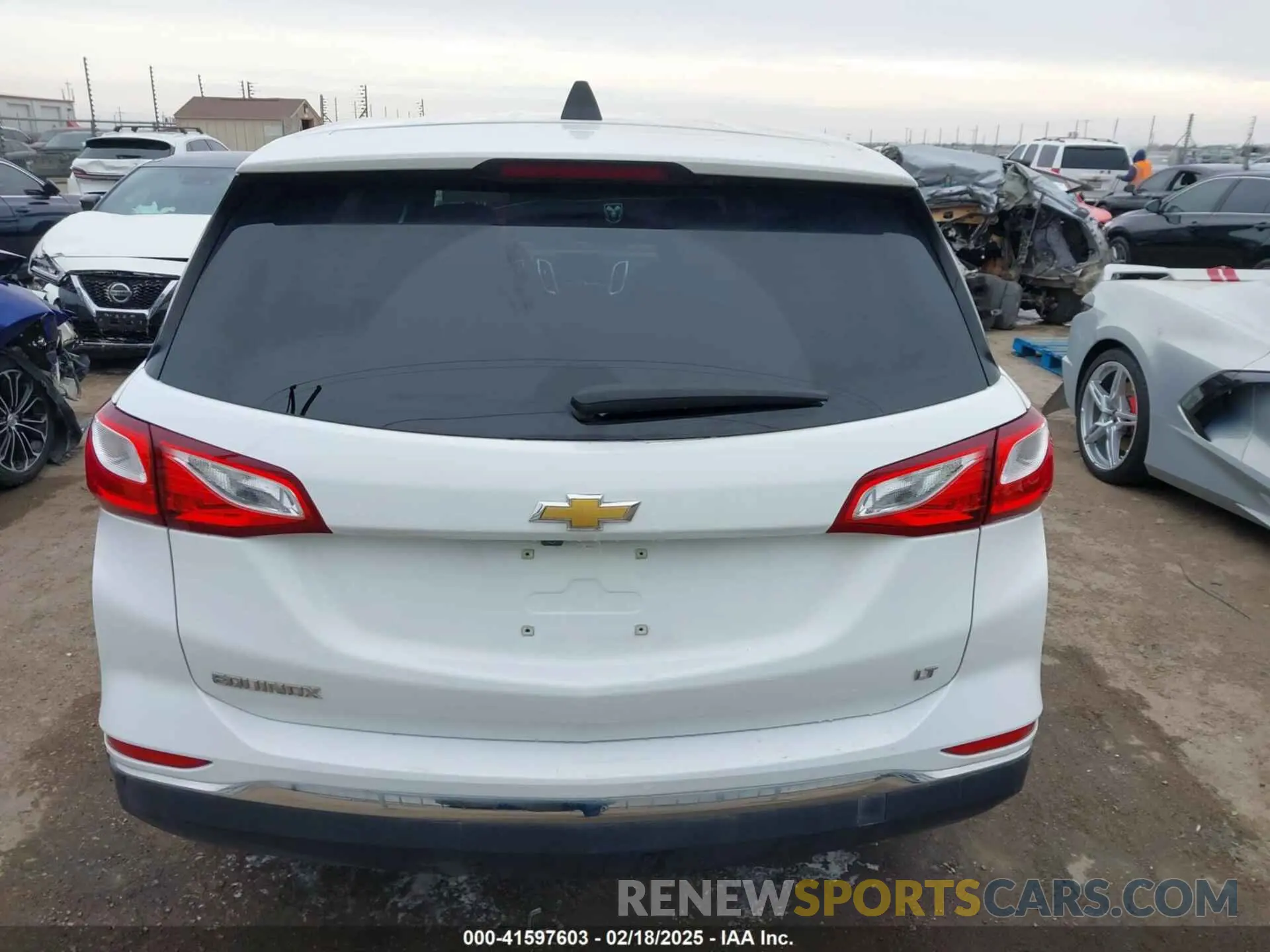 17 Photograph of a damaged car 3GNAXKEV7LS515582 CHEVROLET EQUINOX 2020