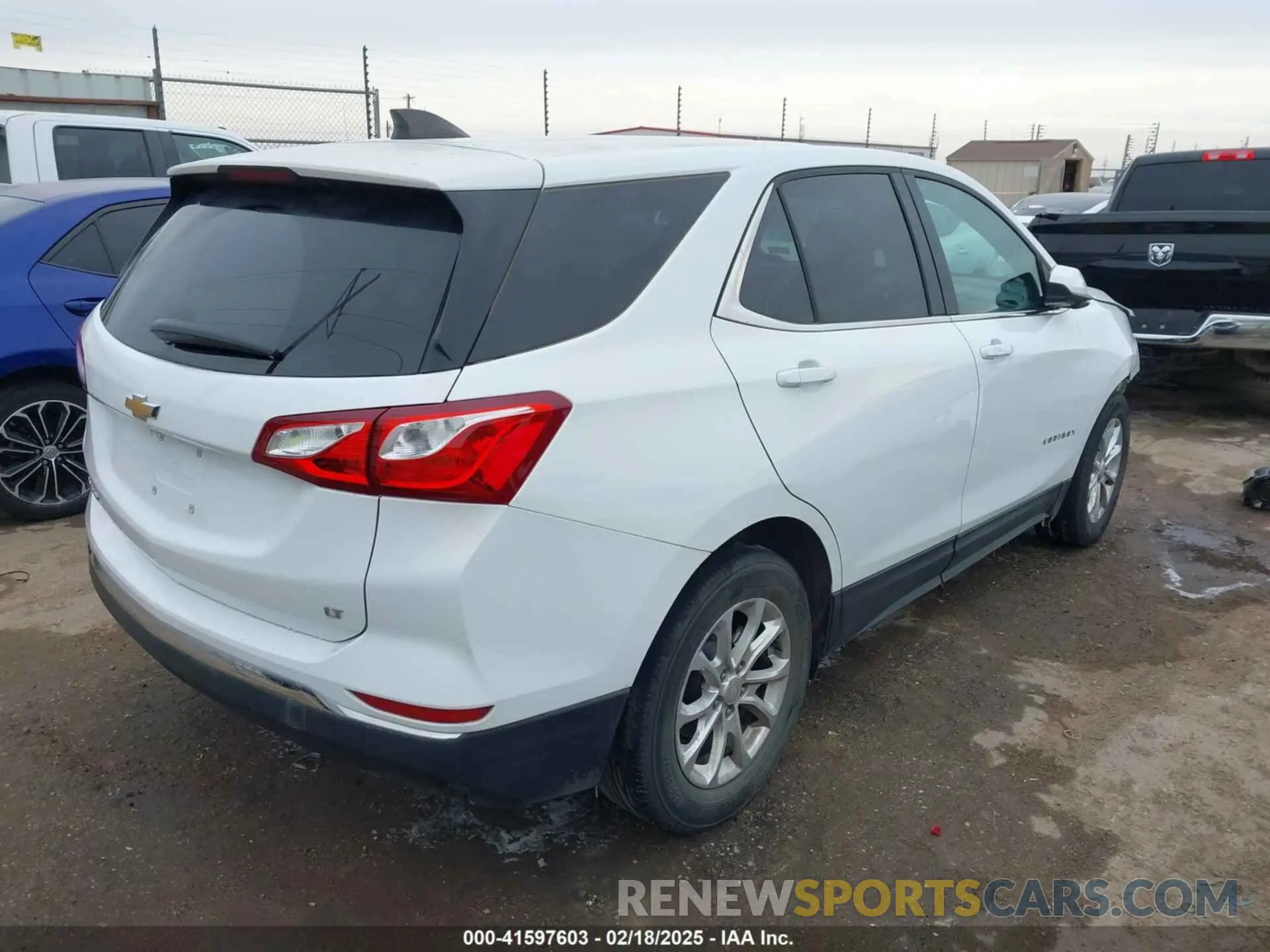 4 Photograph of a damaged car 3GNAXKEV7LS515582 CHEVROLET EQUINOX 2020