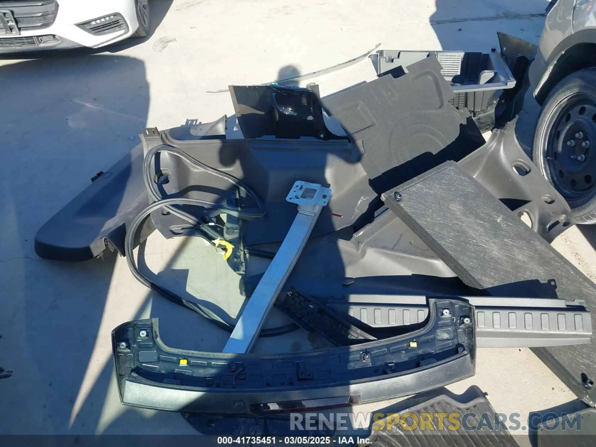 12 Photograph of a damaged car 3GNAXKEV8LL136567 CHEVROLET EQUINOX 2020