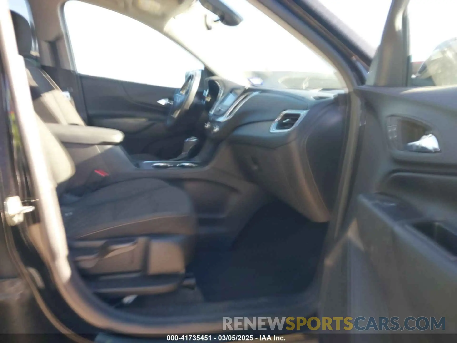 5 Photograph of a damaged car 3GNAXKEV8LL136567 CHEVROLET EQUINOX 2020
