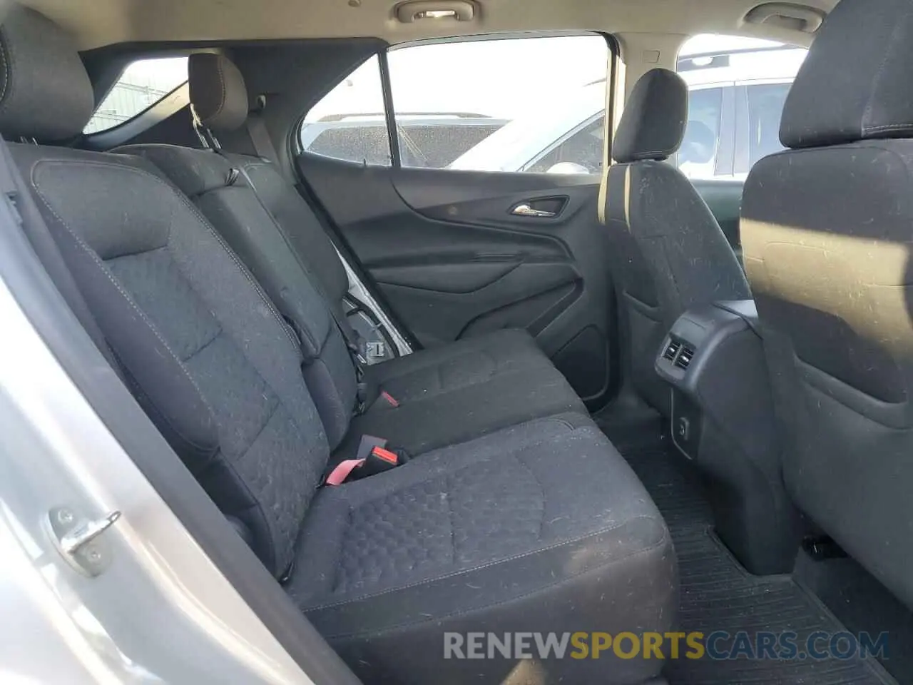 11 Photograph of a damaged car 3GNAXKEV8LL280653 CHEVROLET EQUINOX 2020