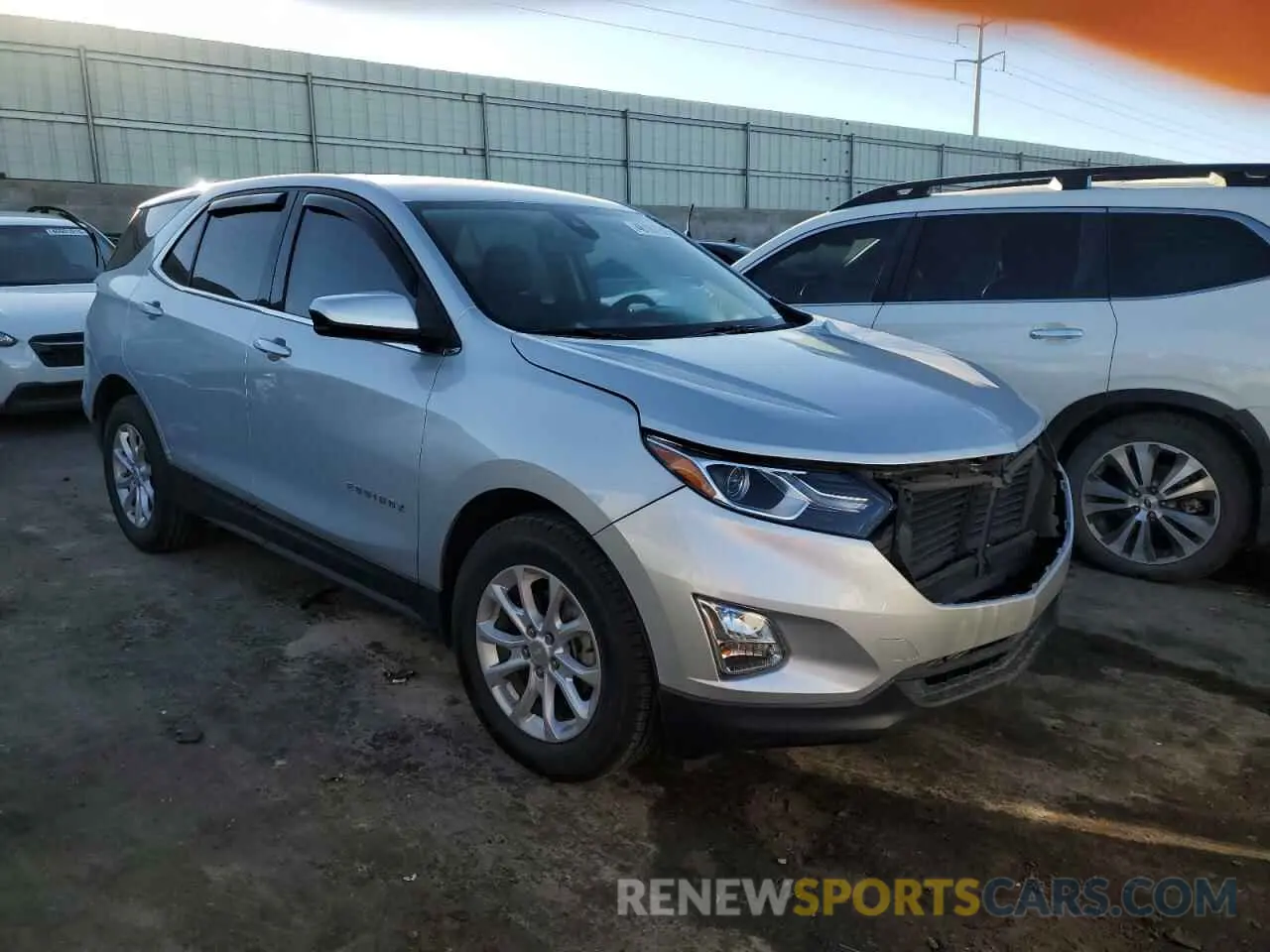 4 Photograph of a damaged car 3GNAXKEV8LL280653 CHEVROLET EQUINOX 2020