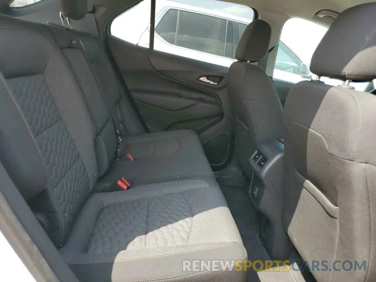 10 Photograph of a damaged car 3GNAXKEV8LL283178 CHEVROLET EQUINOX 2020