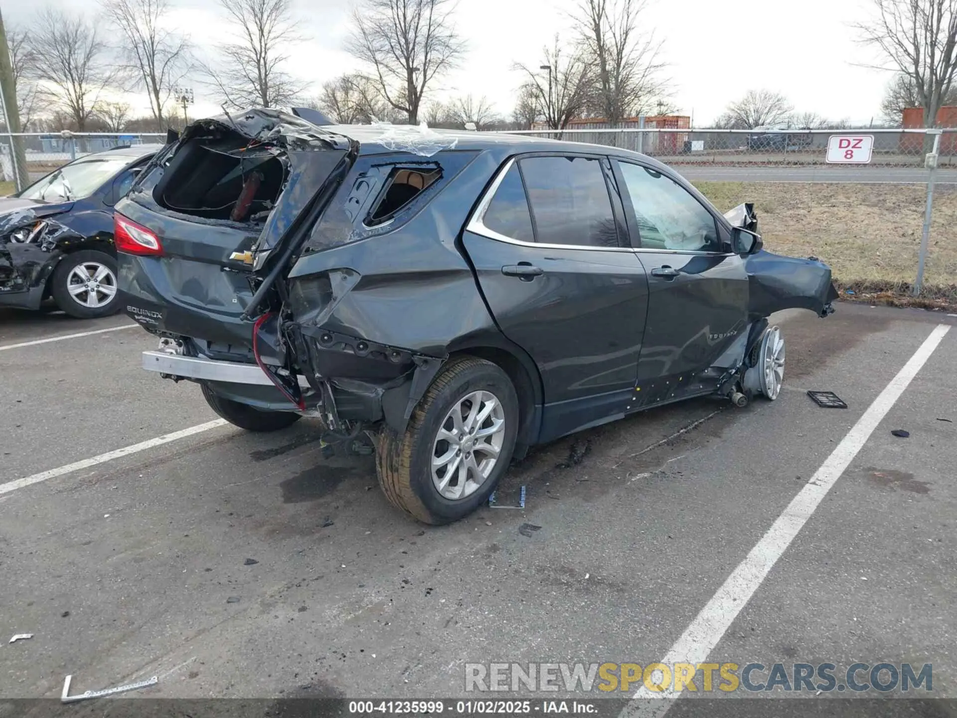 4 Photograph of a damaged car 3GNAXKEV8LS511976 CHEVROLET EQUINOX 2020