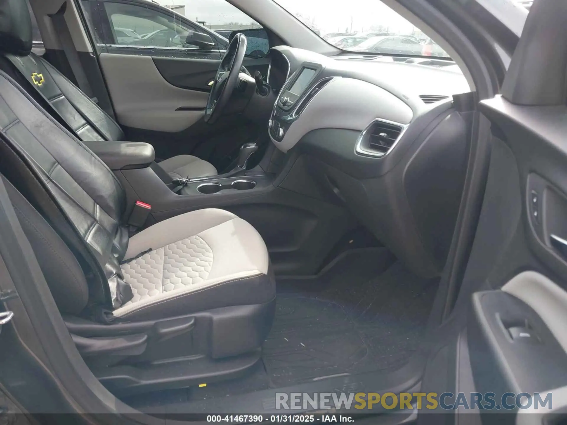 5 Photograph of a damaged car 3GNAXKEV8LS535971 CHEVROLET EQUINOX 2020