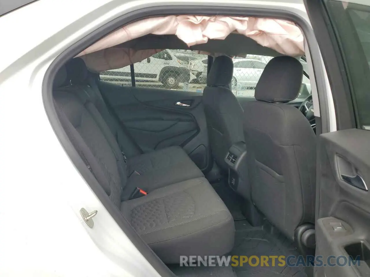 11 Photograph of a damaged car 3GNAXKEV8LS574222 CHEVROLET EQUINOX 2020