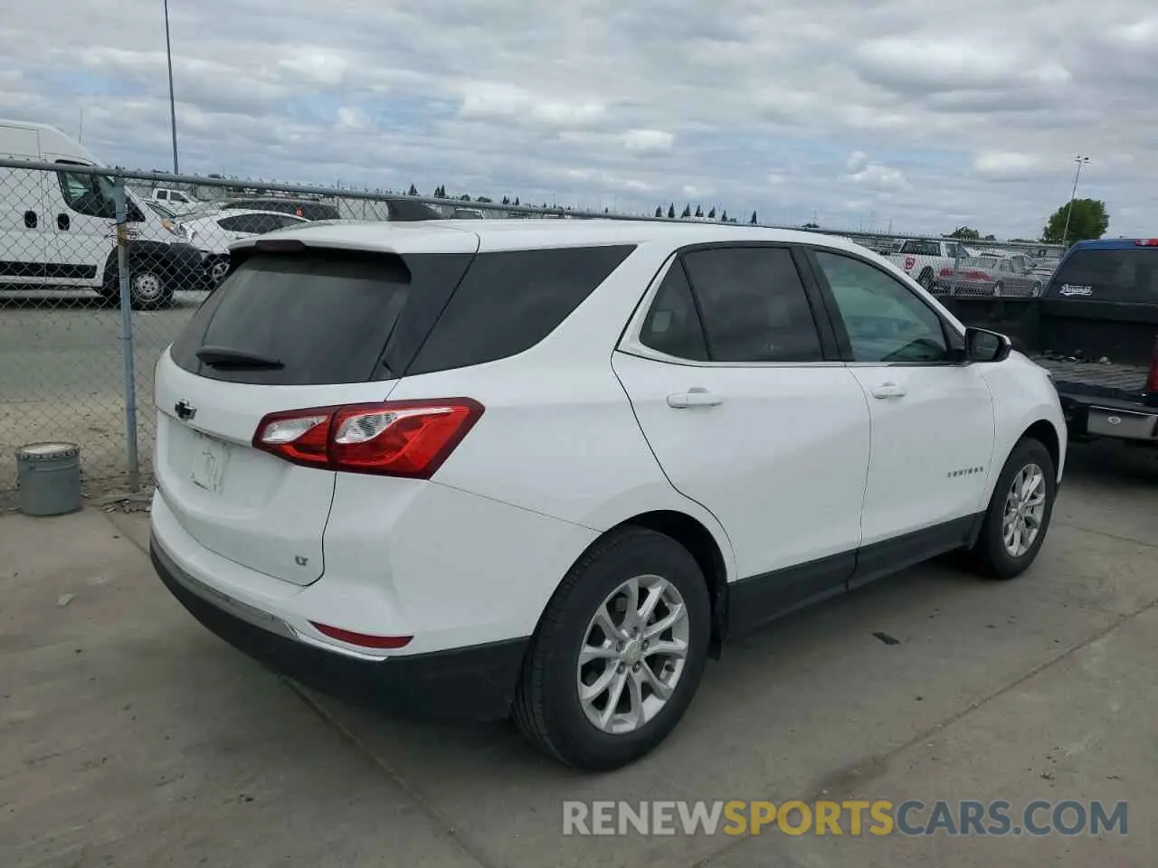 3 Photograph of a damaged car 3GNAXKEV8LS574222 CHEVROLET EQUINOX 2020