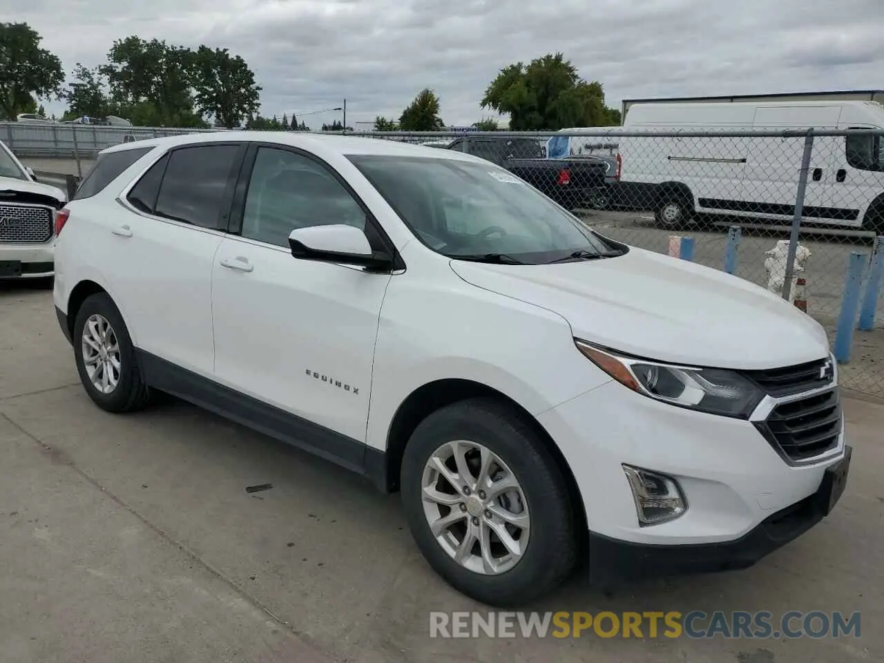 4 Photograph of a damaged car 3GNAXKEV8LS574222 CHEVROLET EQUINOX 2020