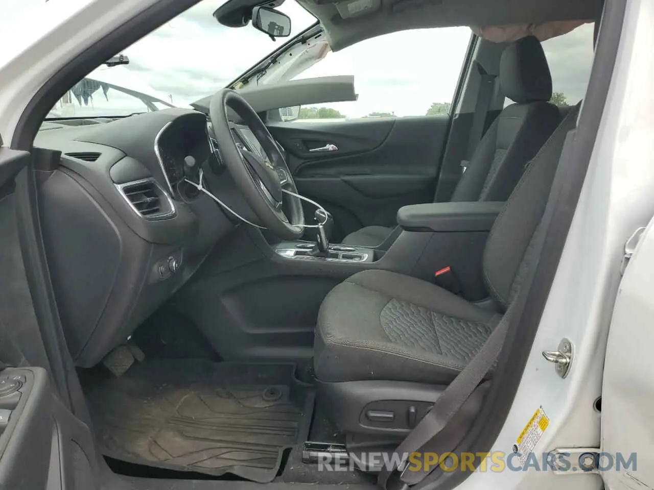 7 Photograph of a damaged car 3GNAXKEV8LS574222 CHEVROLET EQUINOX 2020