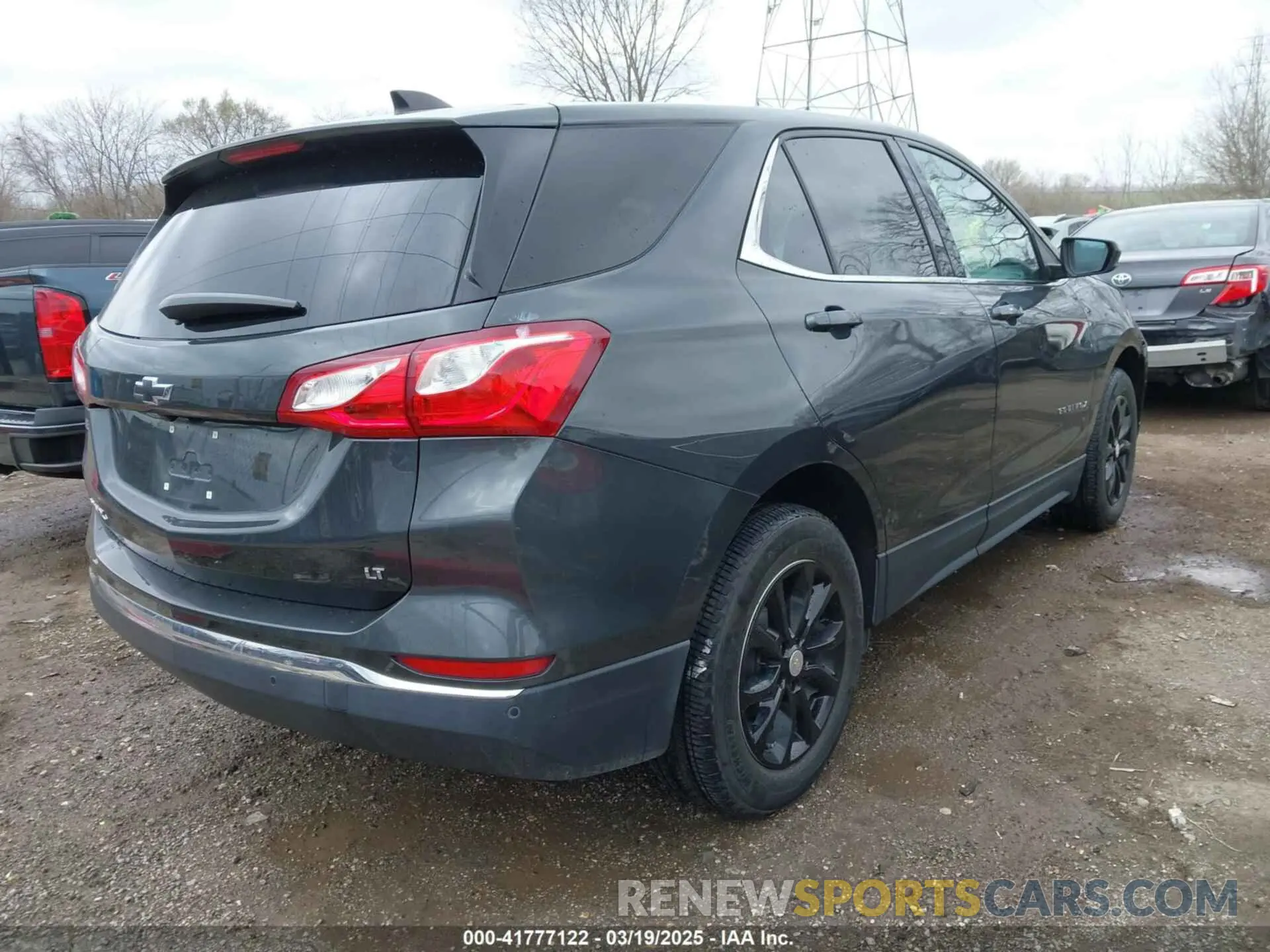 4 Photograph of a damaged car 3GNAXKEV8LS602469 CHEVROLET EQUINOX 2020