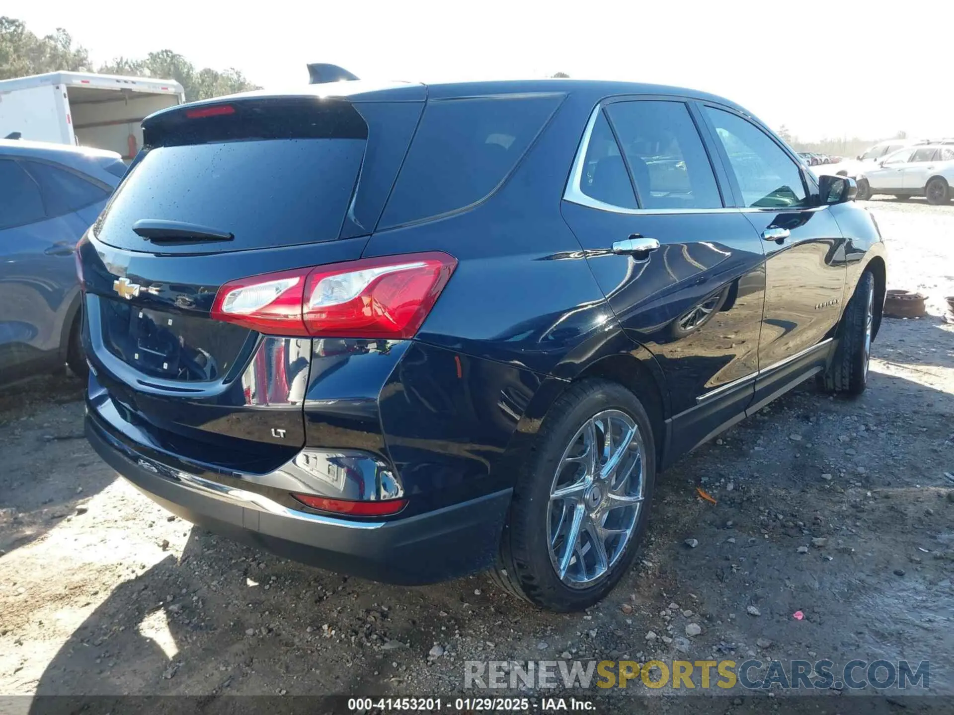 4 Photograph of a damaged car 3GNAXKEV8LS679097 CHEVROLET EQUINOX 2020