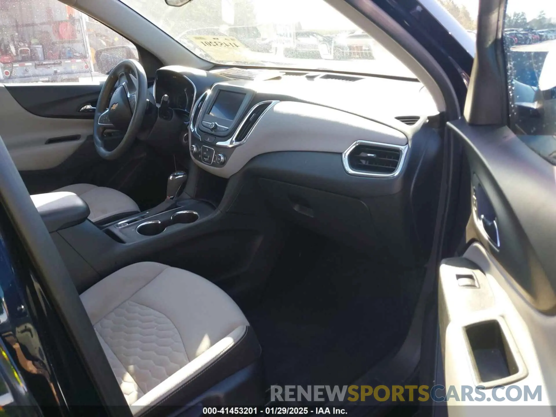 5 Photograph of a damaged car 3GNAXKEV8LS679097 CHEVROLET EQUINOX 2020