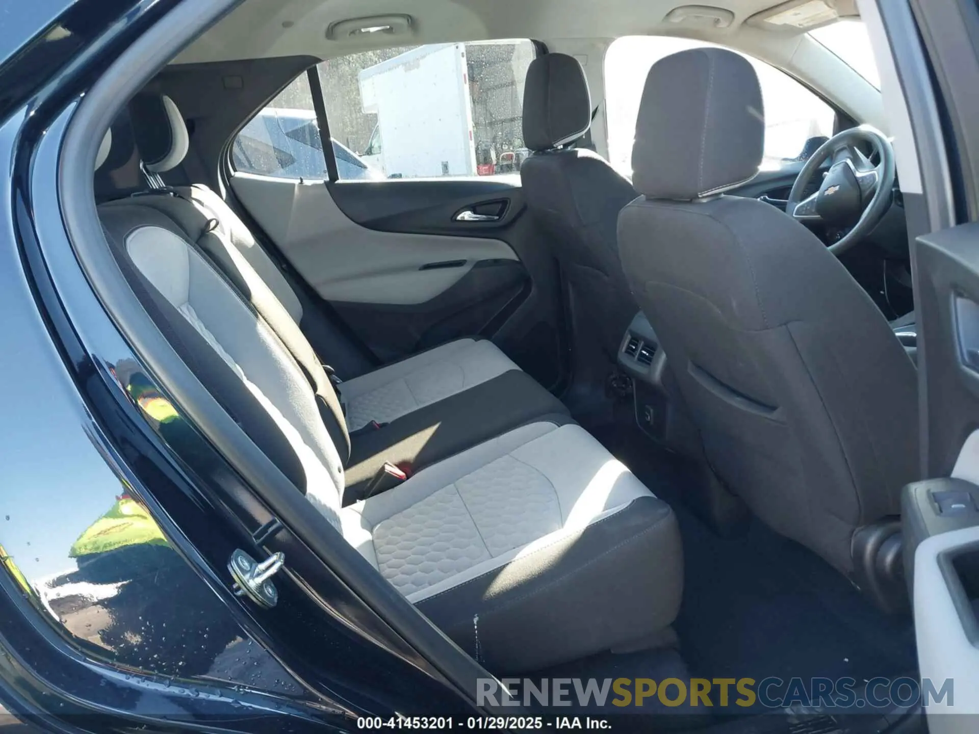 8 Photograph of a damaged car 3GNAXKEV8LS679097 CHEVROLET EQUINOX 2020