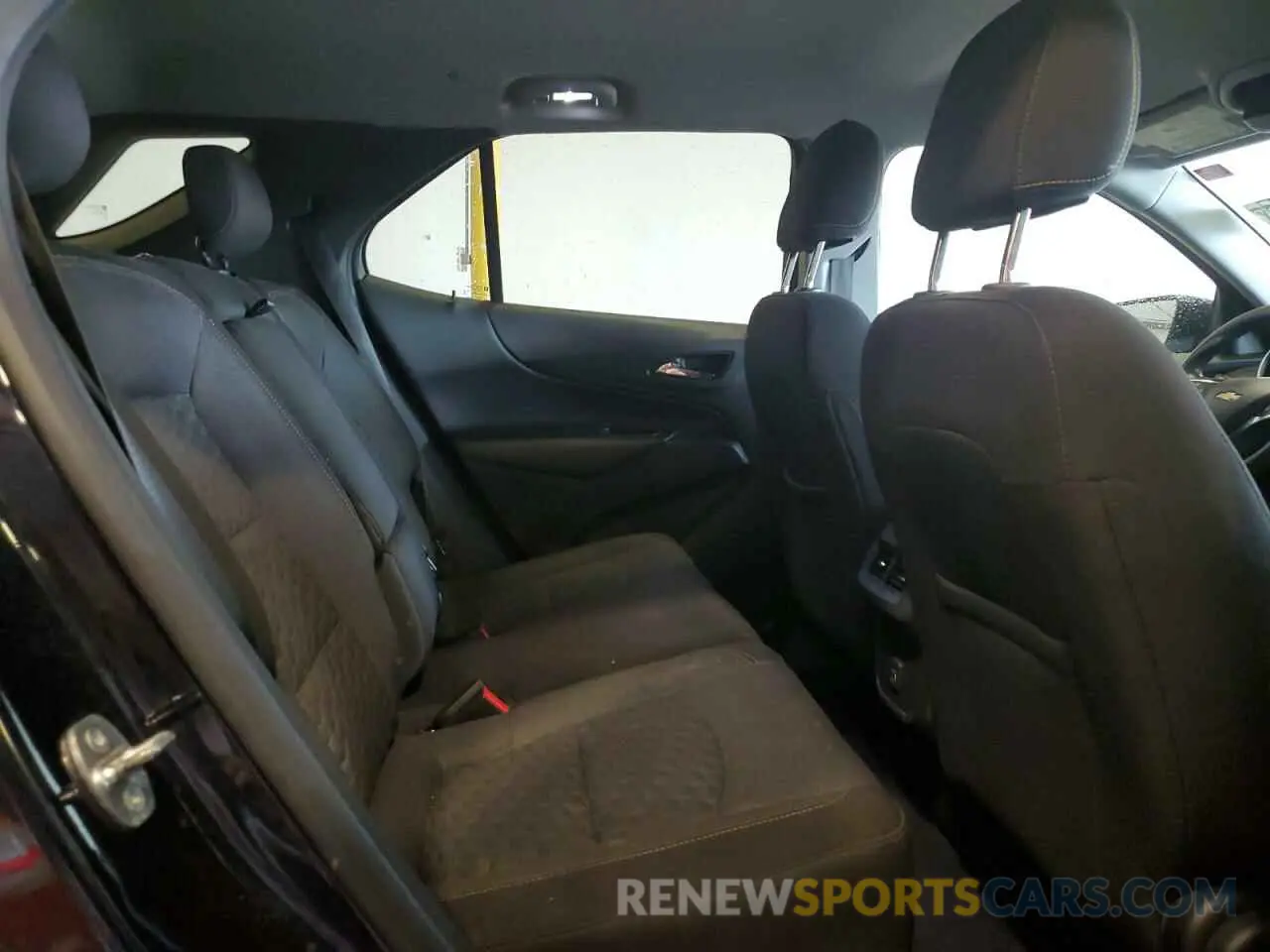 10 Photograph of a damaged car 3GNAXKEV8LS710512 CHEVROLET EQUINOX 2020