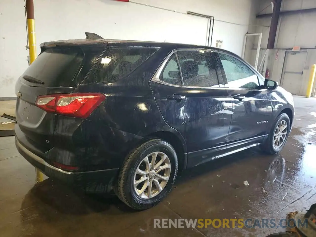 3 Photograph of a damaged car 3GNAXKEV8LS710512 CHEVROLET EQUINOX 2020