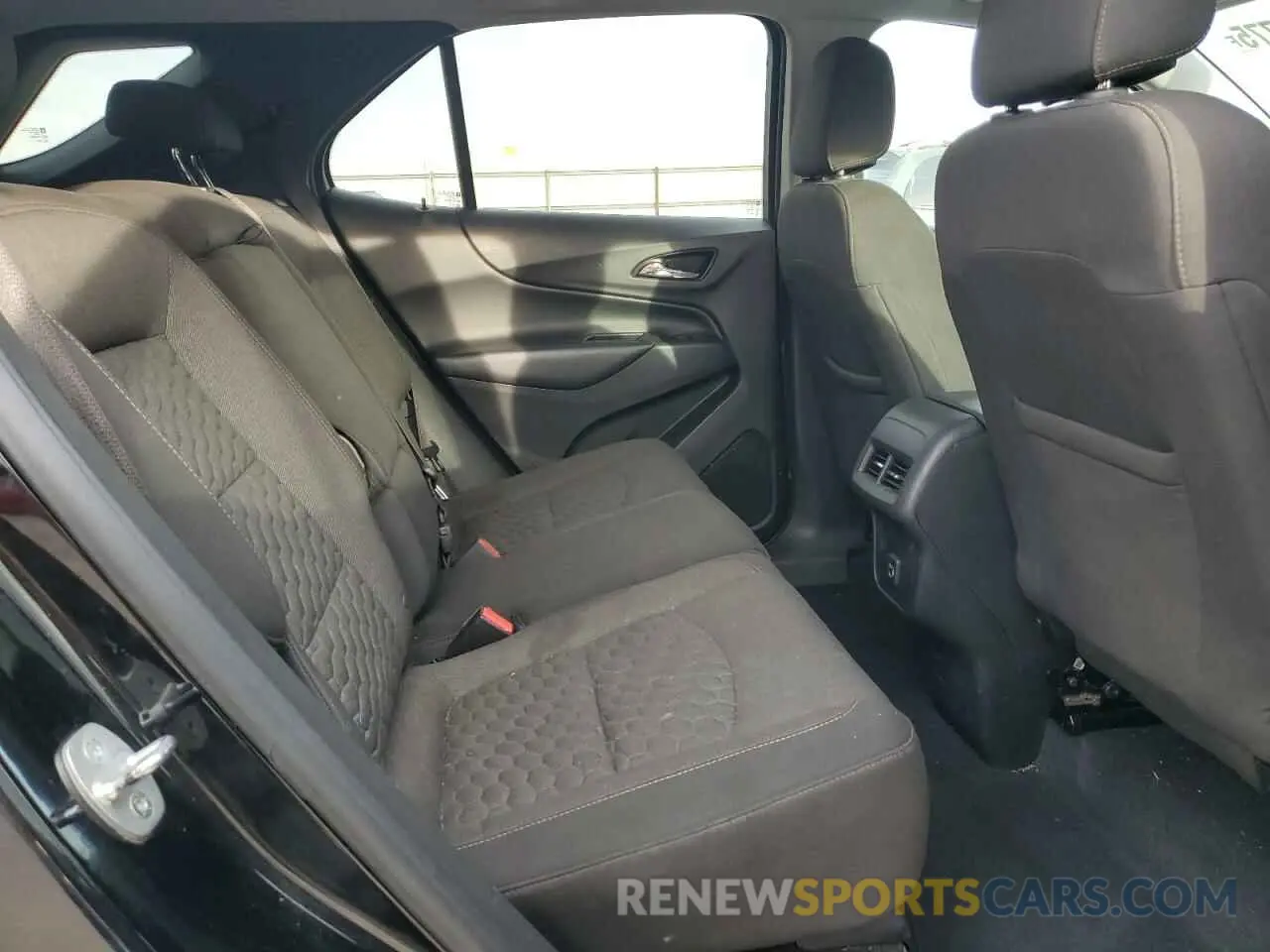 11 Photograph of a damaged car 3GNAXKEV9LL123780 CHEVROLET EQUINOX 2020