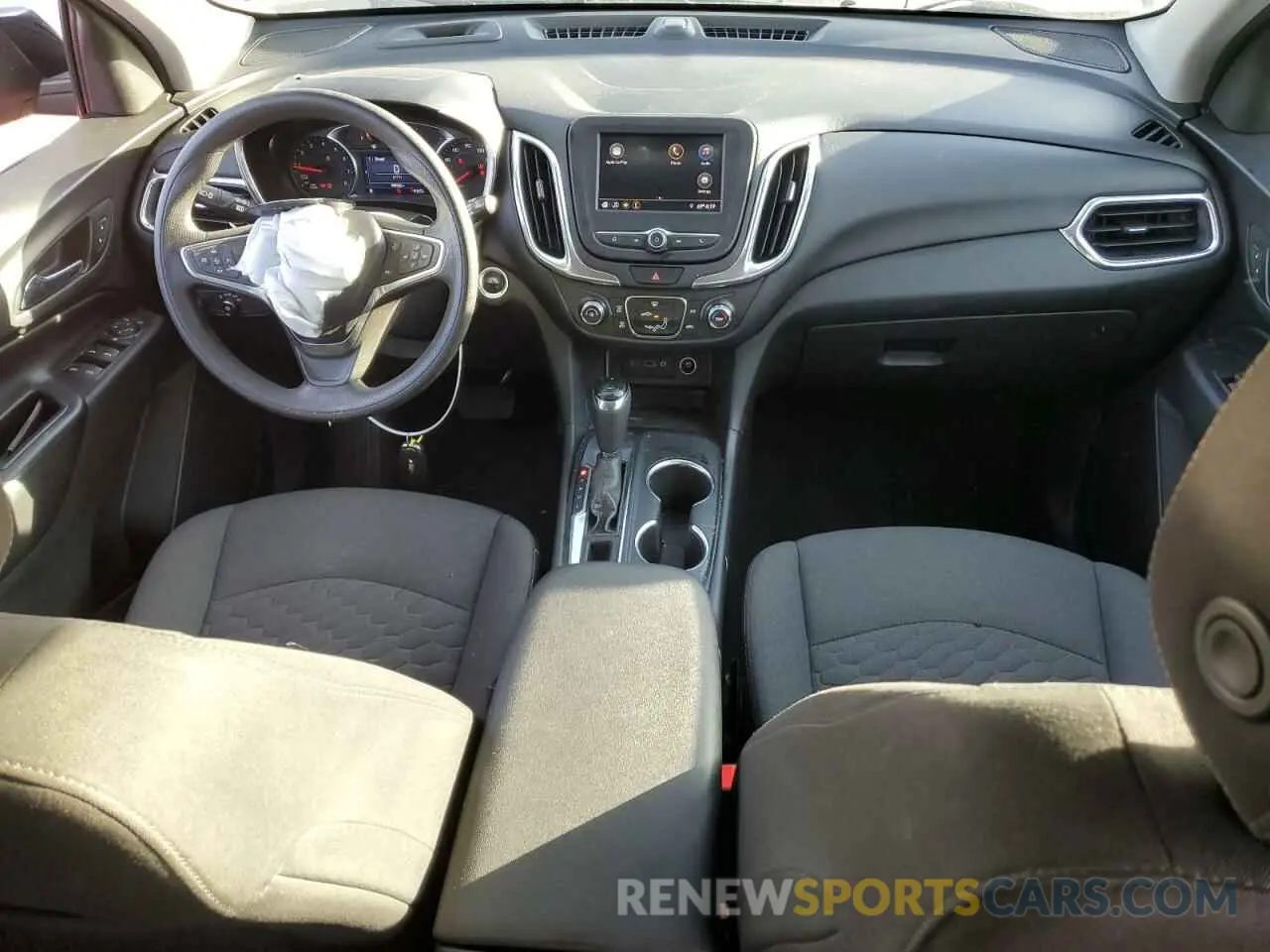 8 Photograph of a damaged car 3GNAXKEV9LL123780 CHEVROLET EQUINOX 2020