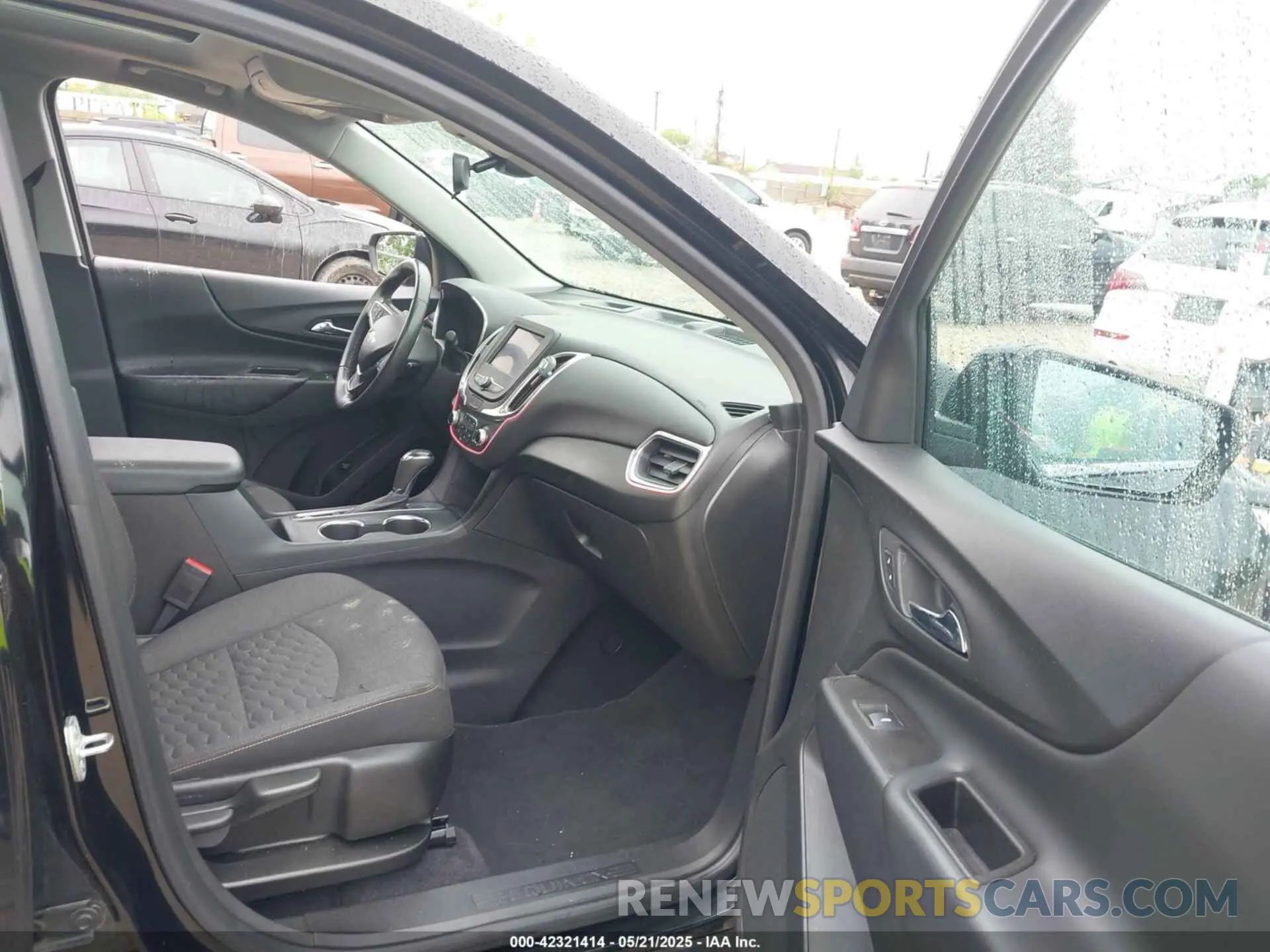 5 Photograph of a damaged car 3GNAXKEV9LL346191 CHEVROLET EQUINOX 2020