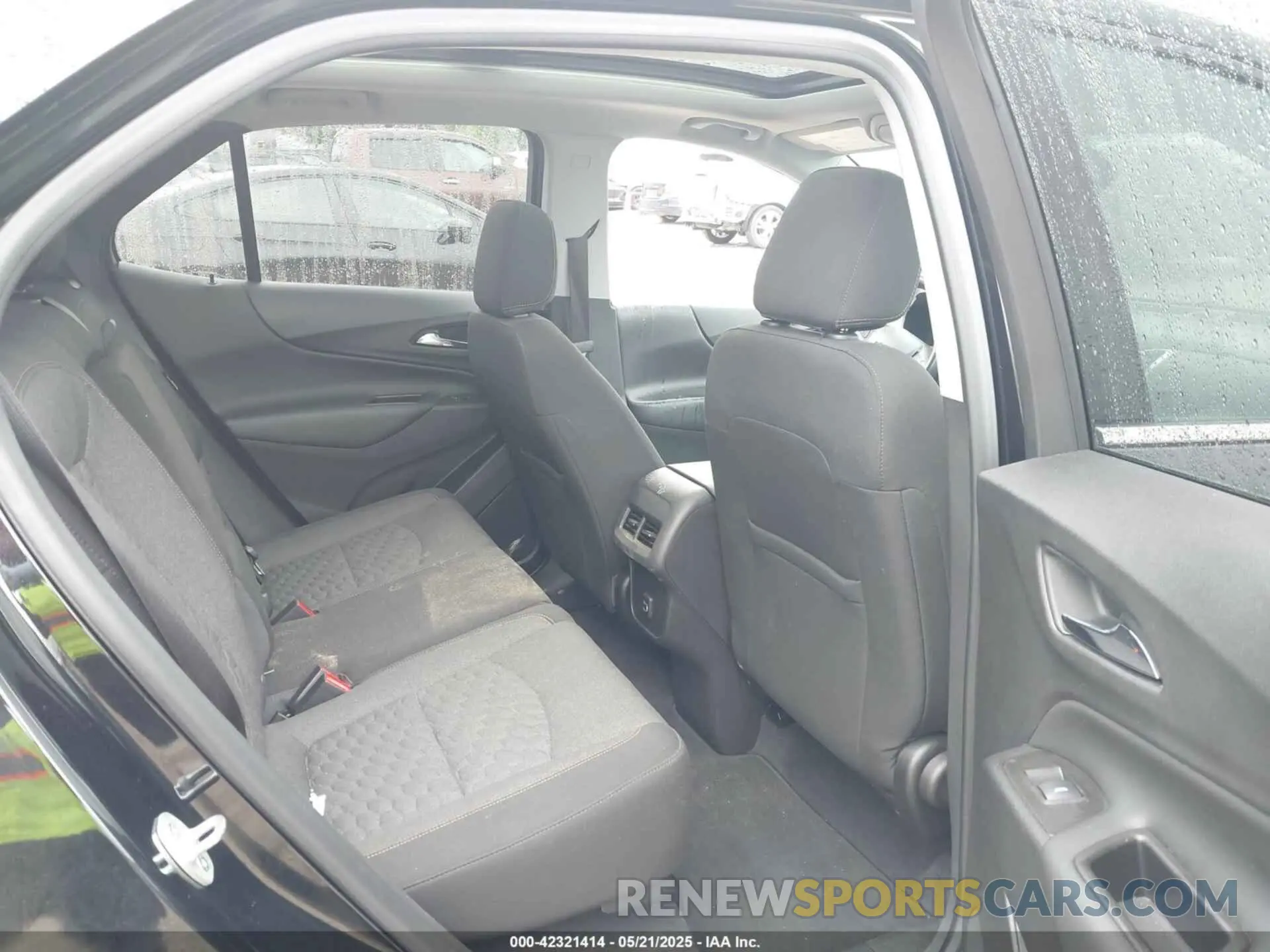 8 Photograph of a damaged car 3GNAXKEV9LL346191 CHEVROLET EQUINOX 2020
