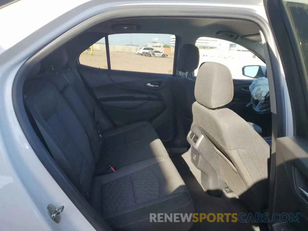 10 Photograph of a damaged car 3GNAXKEV9LS517205 CHEVROLET EQUINOX 2020