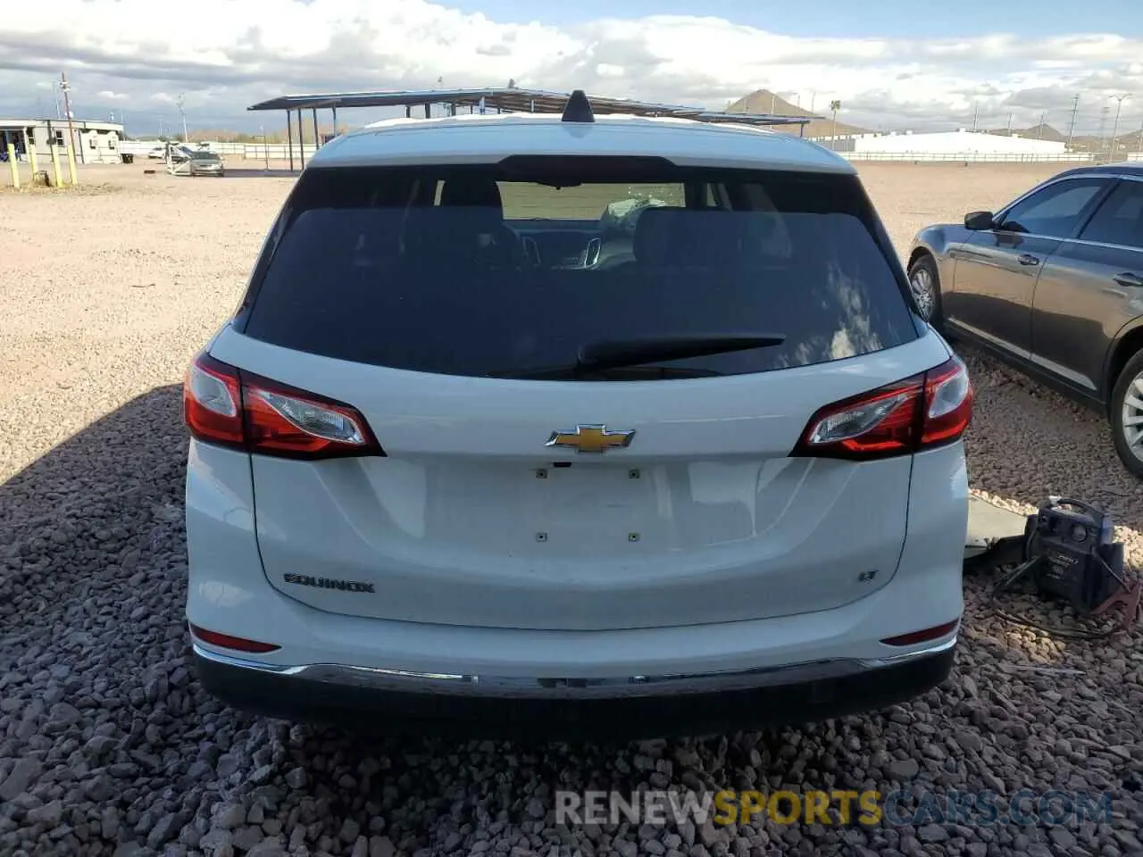 6 Photograph of a damaged car 3GNAXKEV9LS517205 CHEVROLET EQUINOX 2020