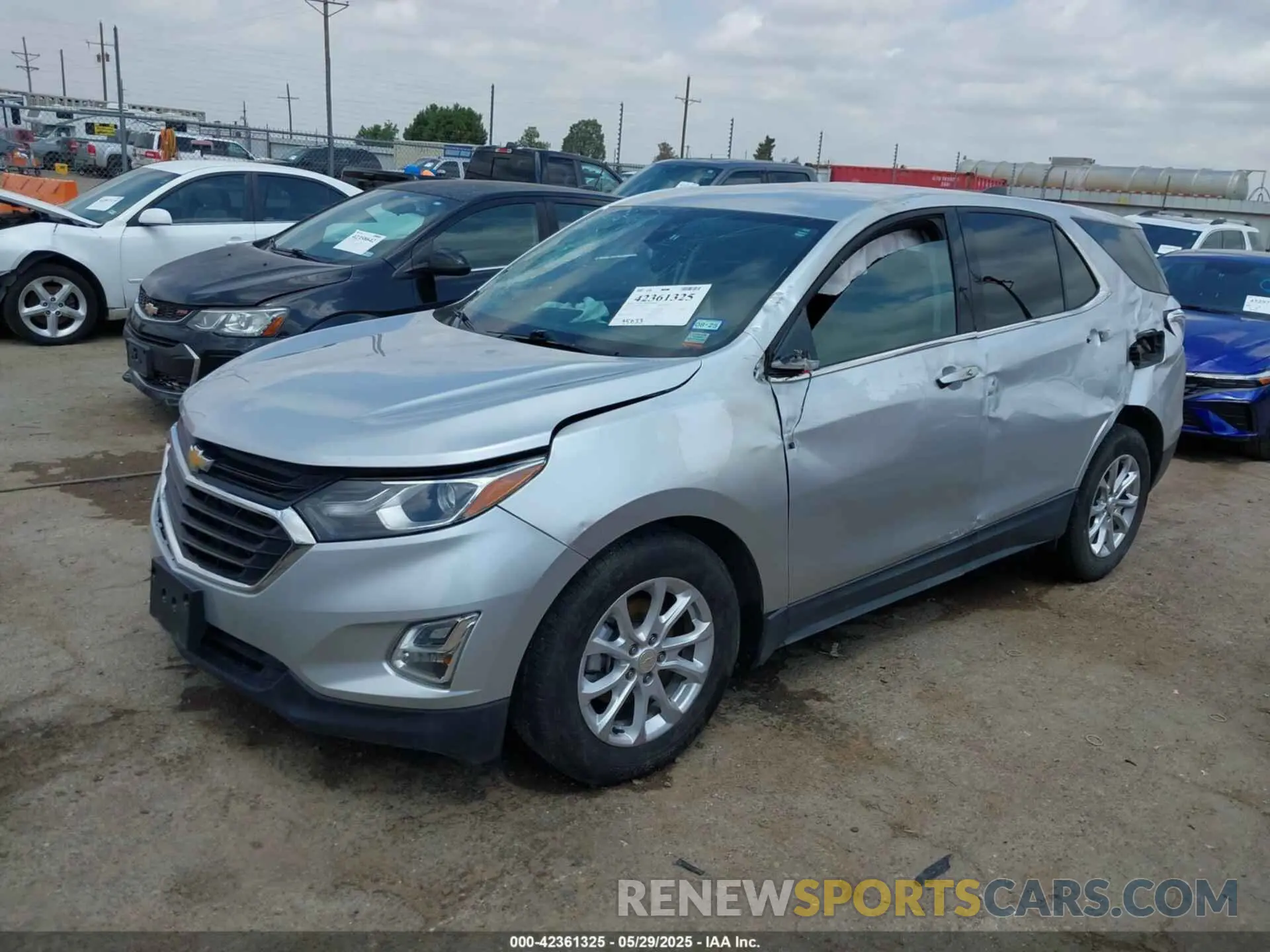 2 Photograph of a damaged car 3GNAXKEV9LS585469 CHEVROLET EQUINOX 2020