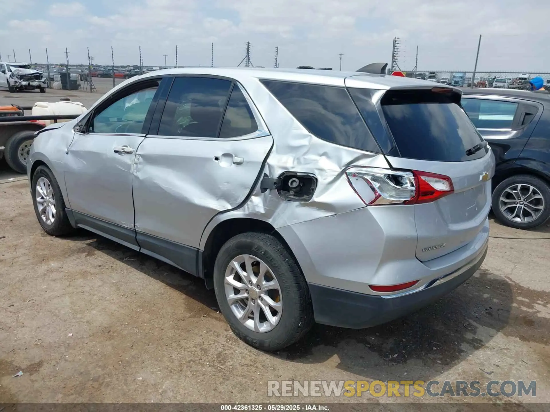 3 Photograph of a damaged car 3GNAXKEV9LS585469 CHEVROLET EQUINOX 2020