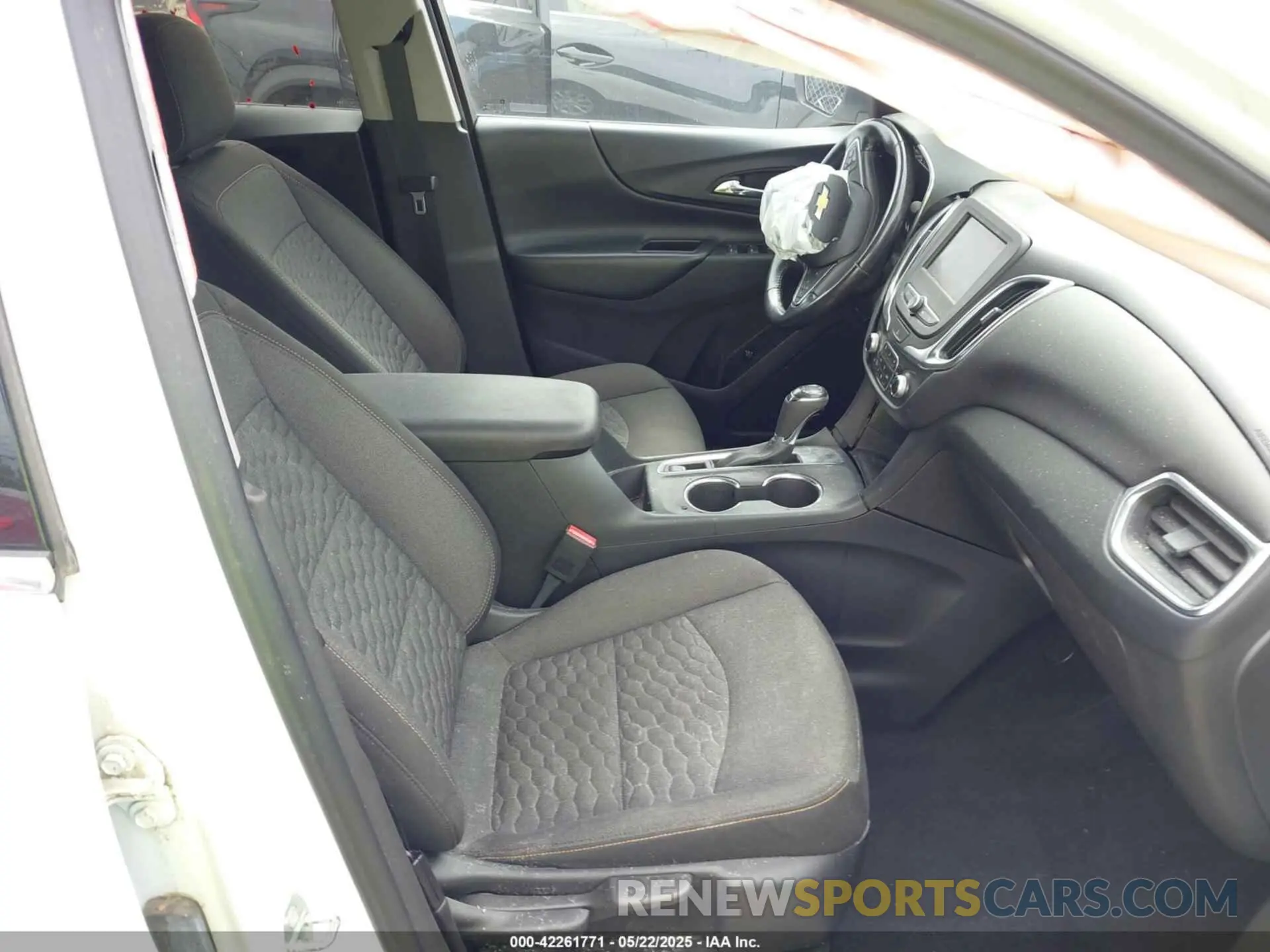 5 Photograph of a damaged car 3GNAXKEV9LS662597 CHEVROLET EQUINOX 2020