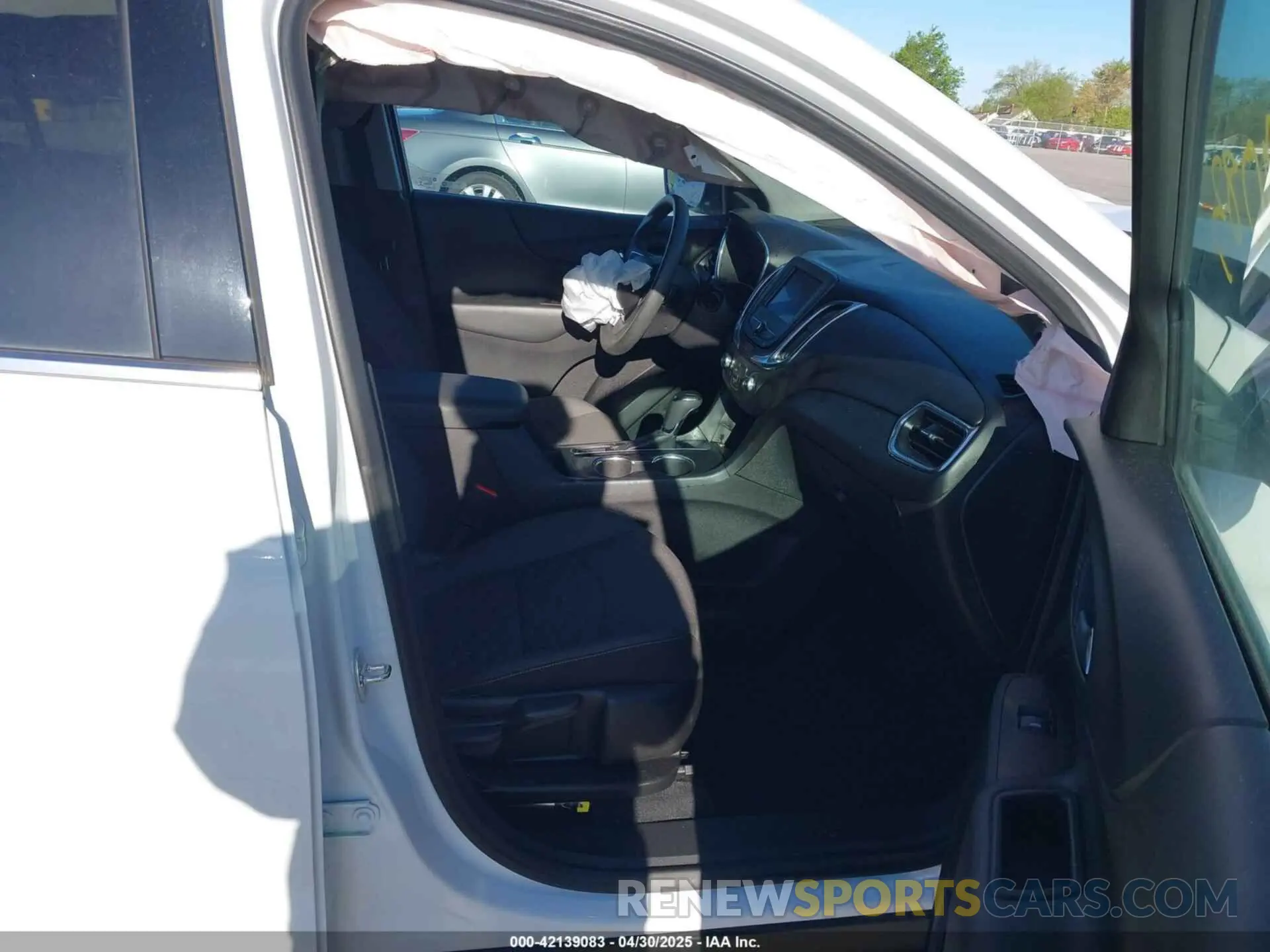 5 Photograph of a damaged car 3GNAXKEV9LS701575 CHEVROLET EQUINOX 2020