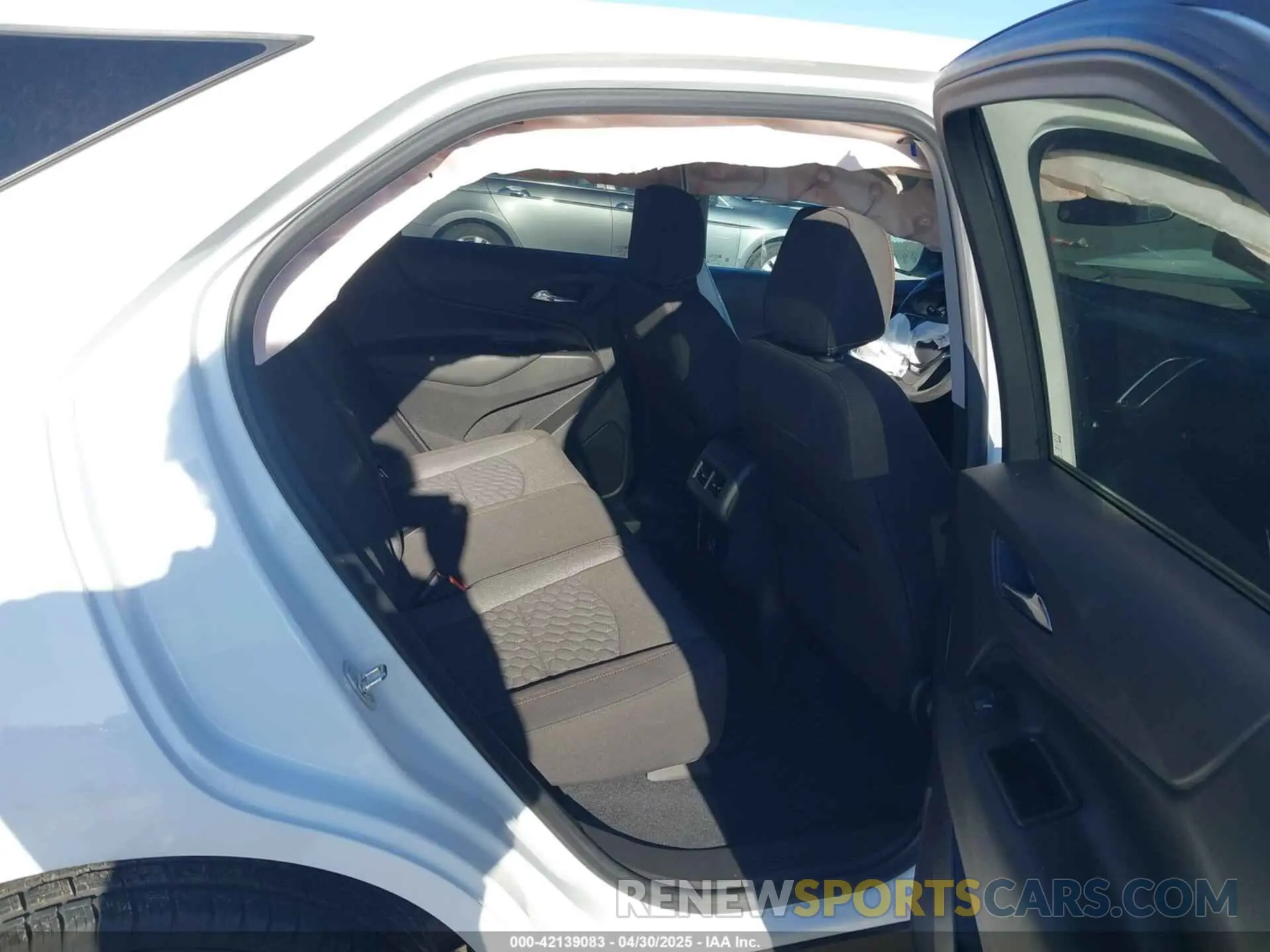 8 Photograph of a damaged car 3GNAXKEV9LS701575 CHEVROLET EQUINOX 2020