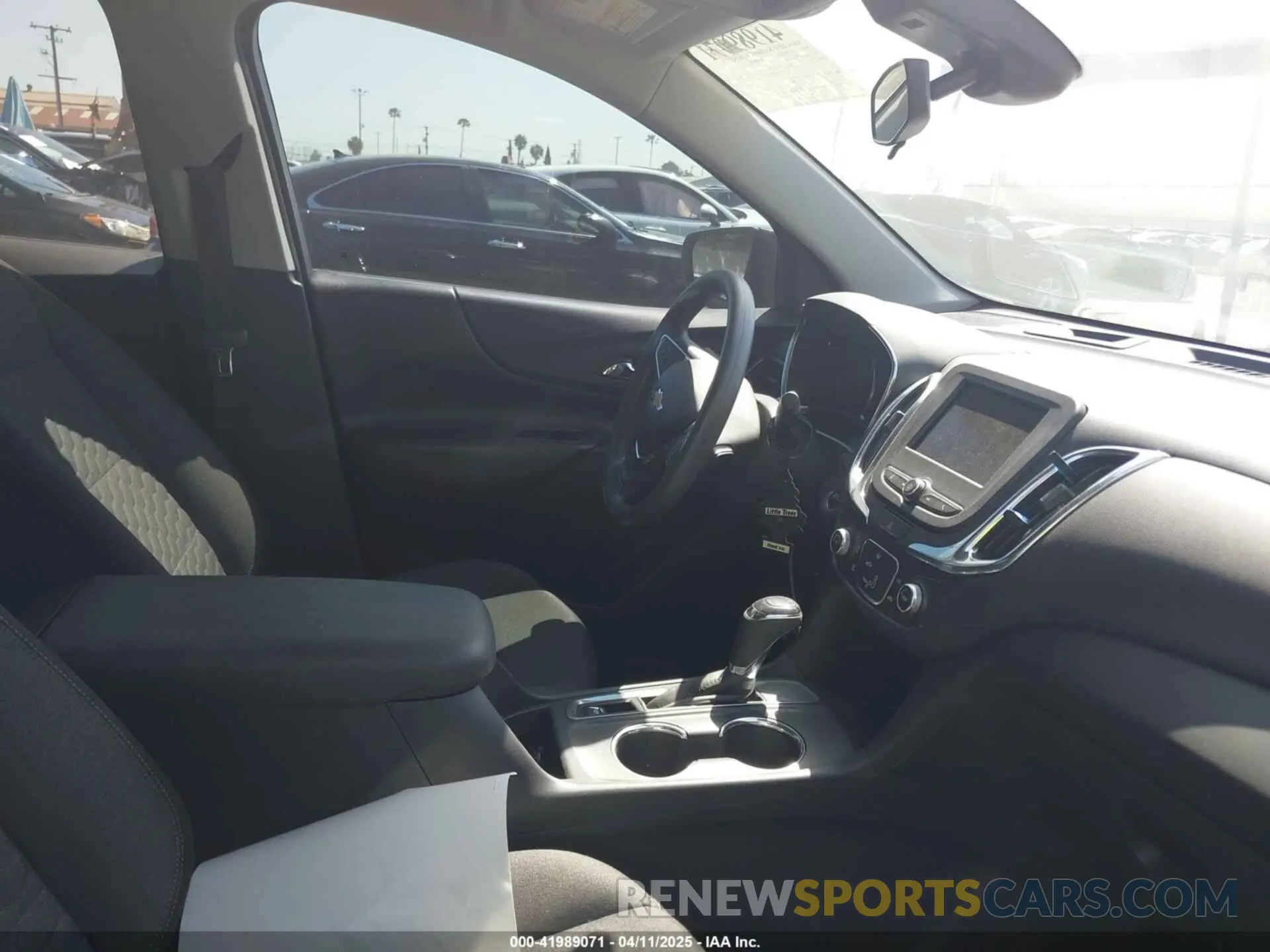 5 Photograph of a damaged car 3GNAXKEVXLL255480 CHEVROLET EQUINOX 2020