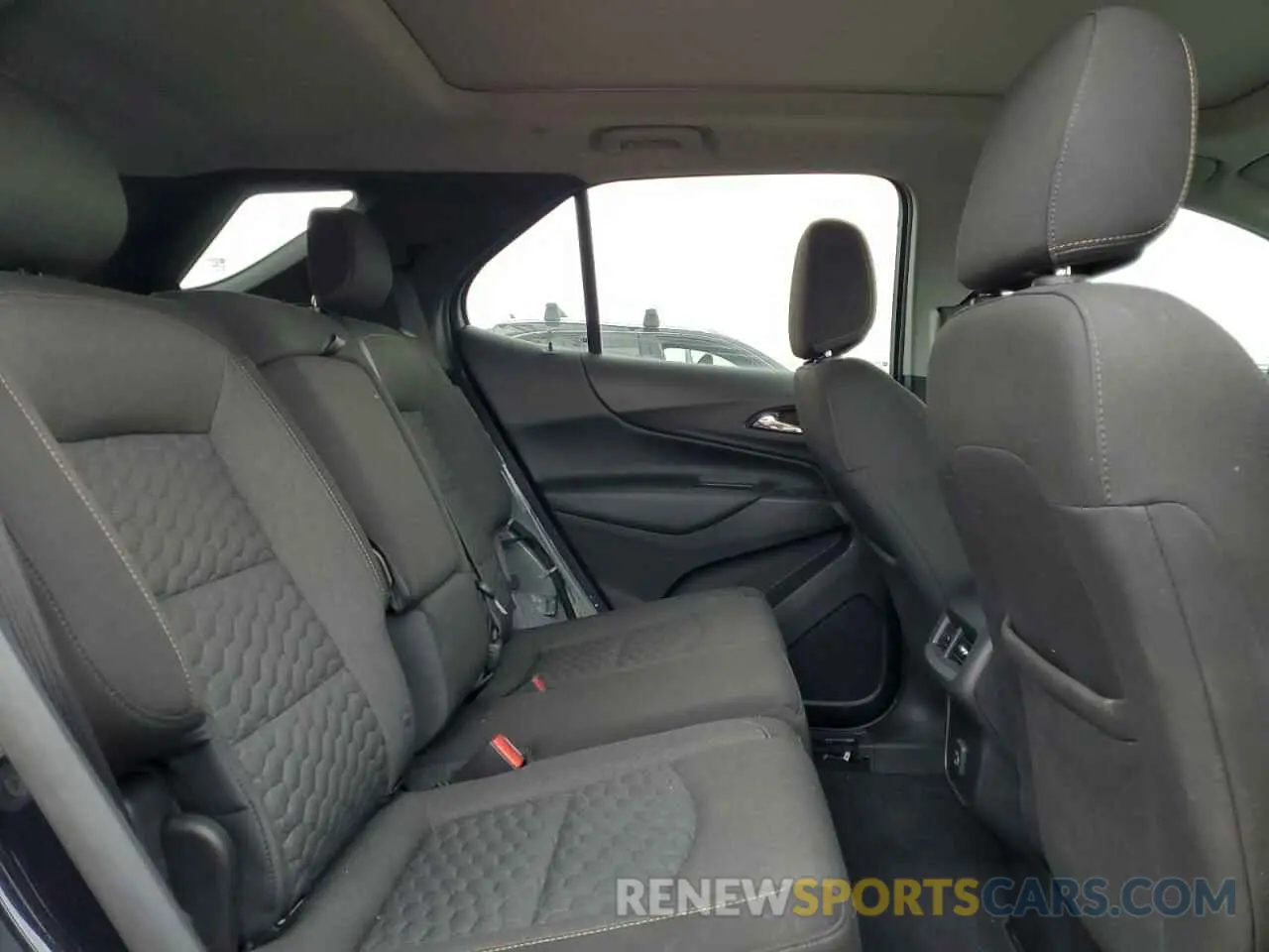 10 Photograph of a damaged car 3GNAXKEVXLS506861 CHEVROLET EQUINOX 2020