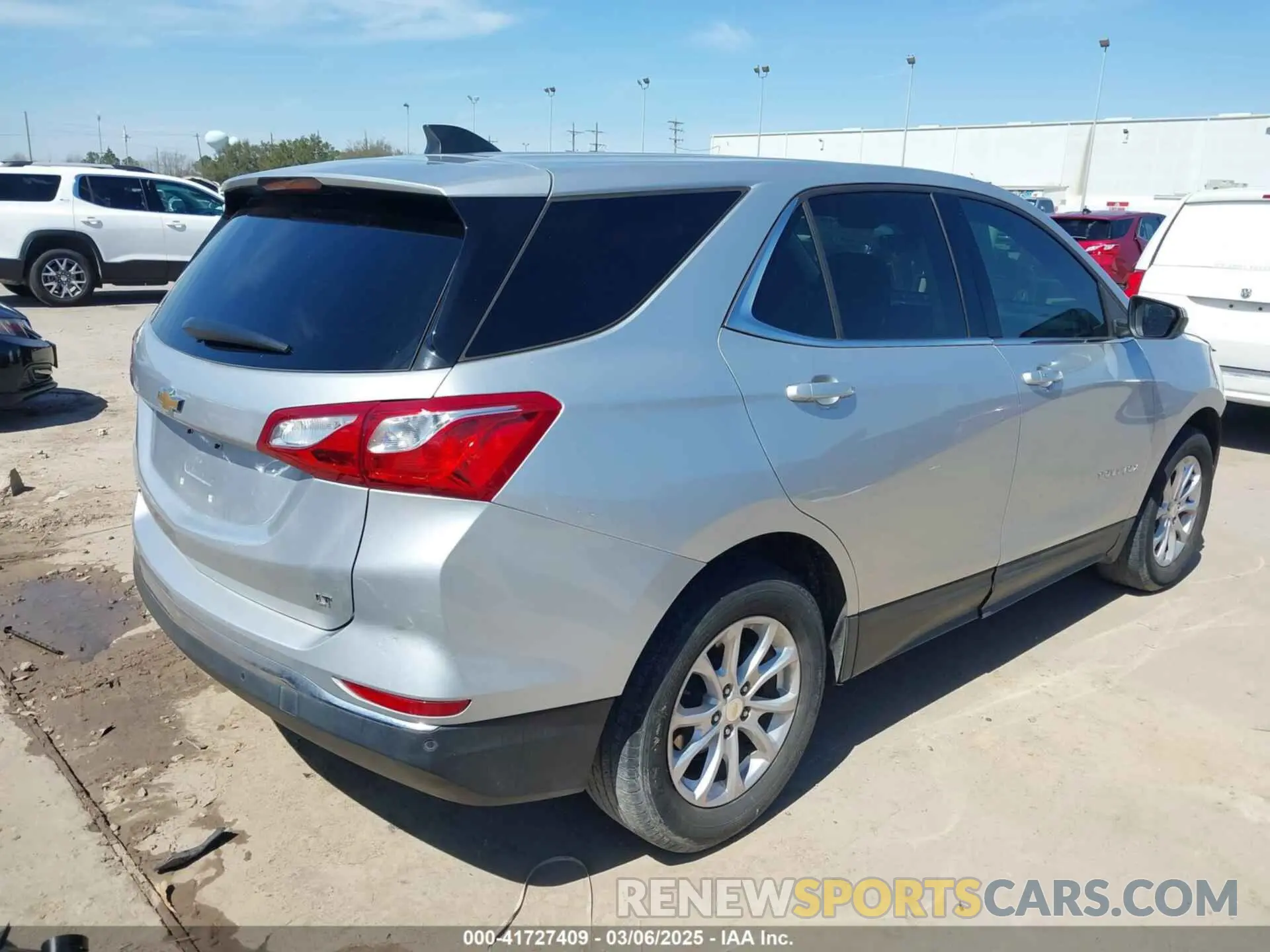 4 Photograph of a damaged car 3GNAXKEVXLS576599 CHEVROLET EQUINOX 2020