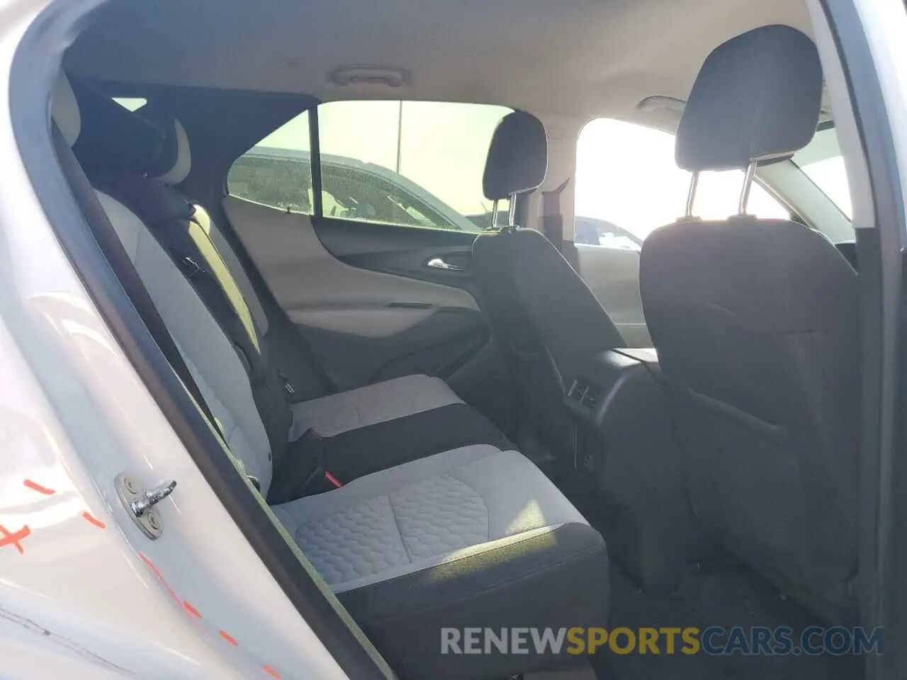 11 Photograph of a damaged car 3GNAXKEVXLS585450 CHEVROLET EQUINOX 2020