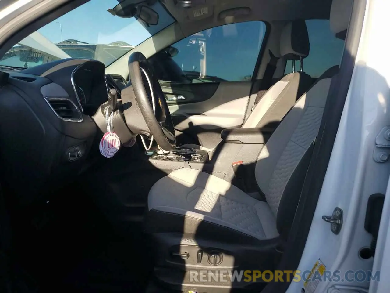 7 Photograph of a damaged car 3GNAXKEVXLS585450 CHEVROLET EQUINOX 2020