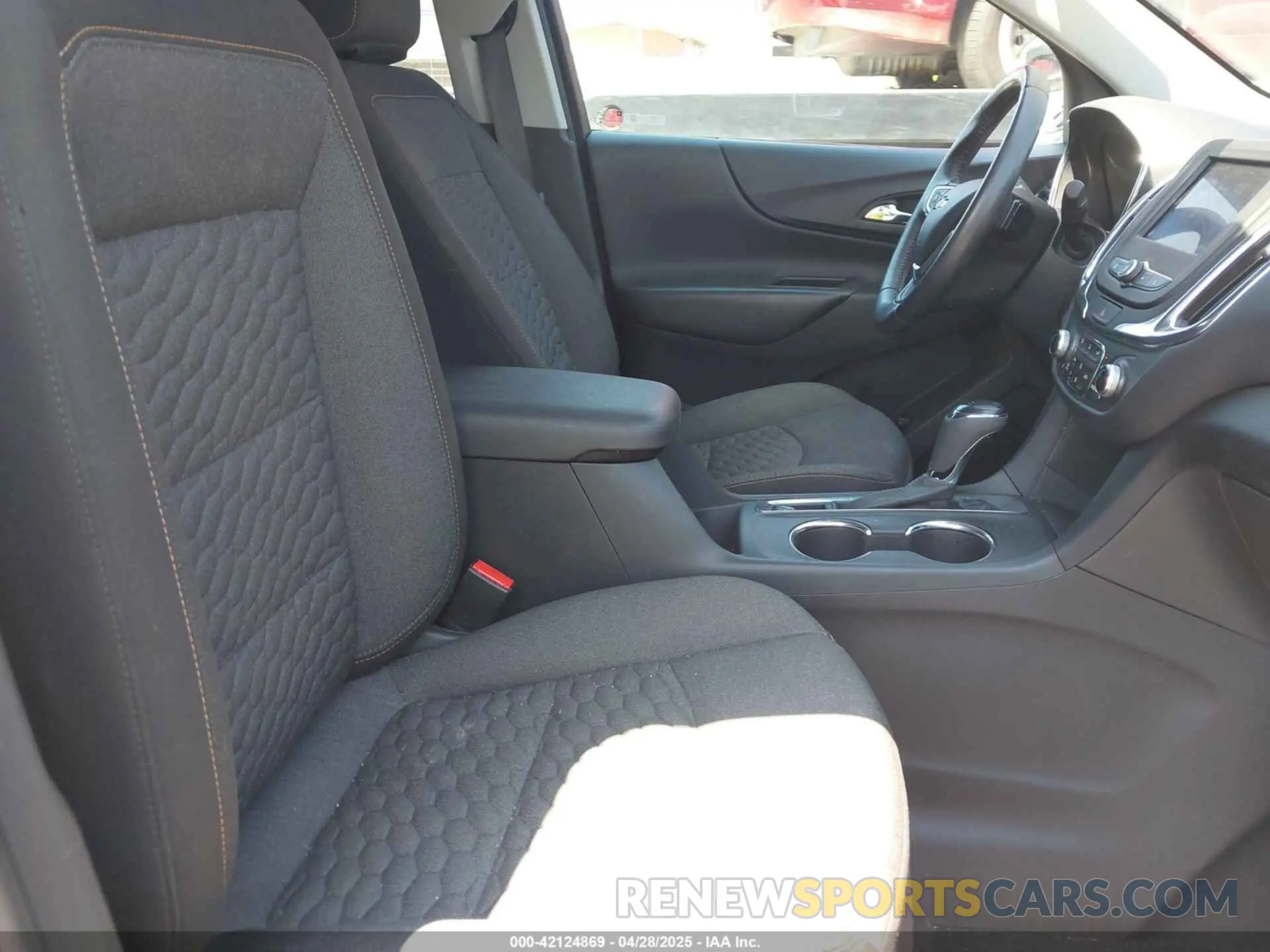 5 Photograph of a damaged car 3GNAXKEVXLS733337 CHEVROLET EQUINOX 2020