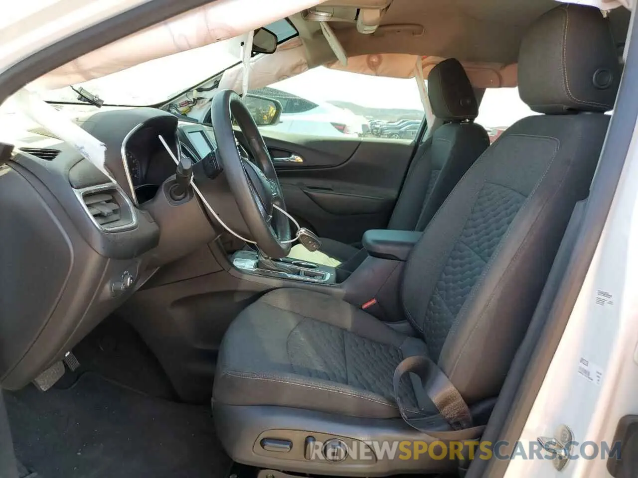 7 Photograph of a damaged car 3GNAXKEVXLS736268 CHEVROLET EQUINOX 2020
