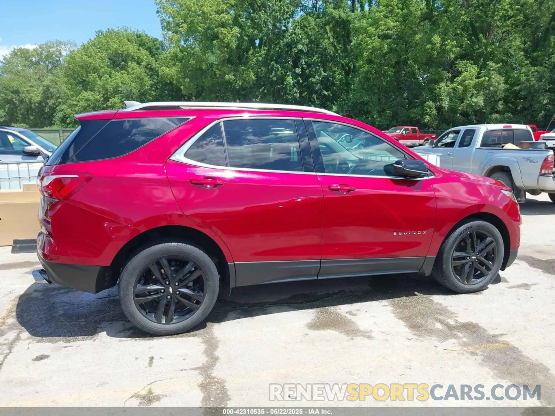 13 Photograph of a damaged car 3GNAXLEX0LL261165 CHEVROLET EQUINOX 2020