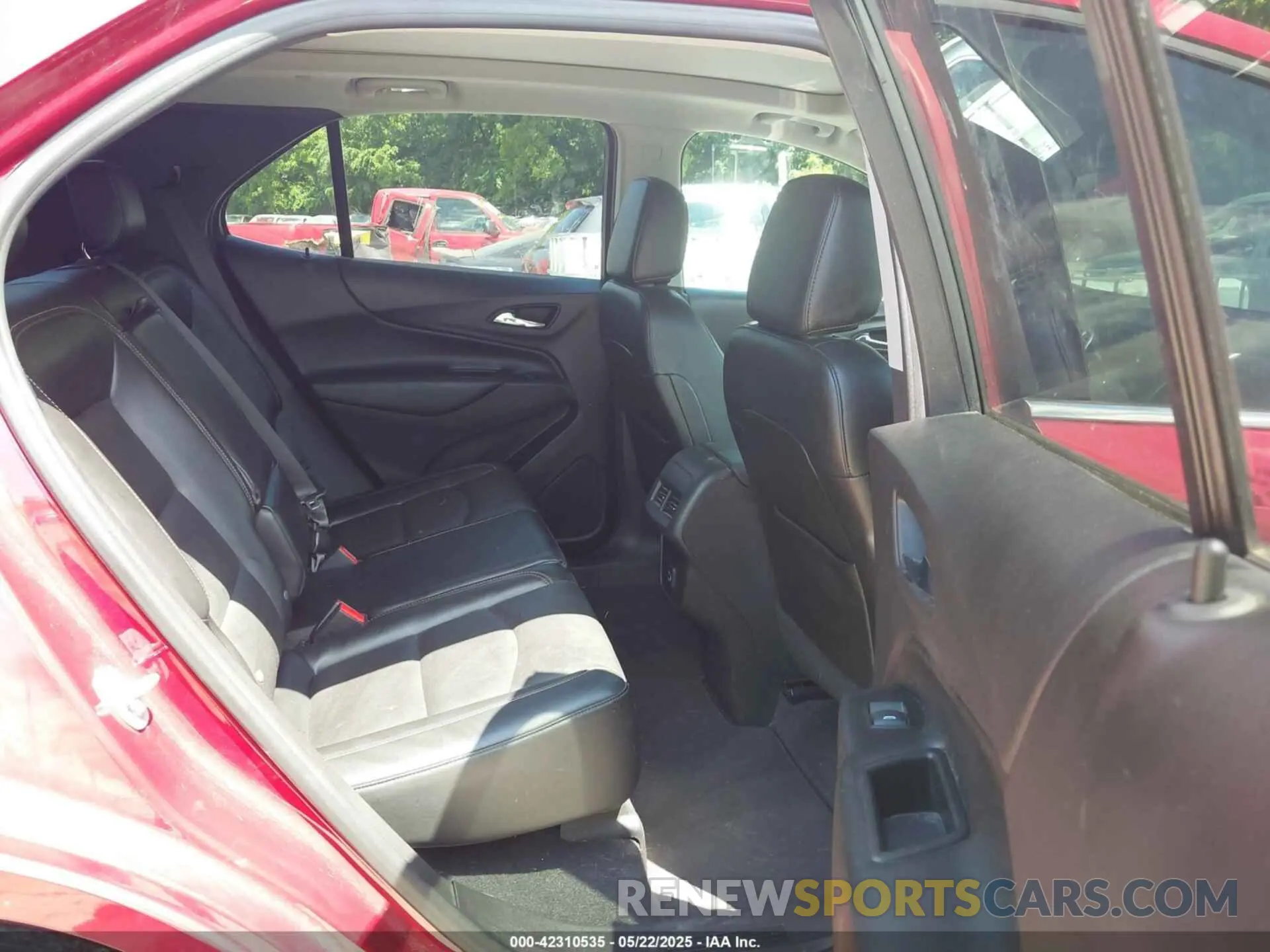8 Photograph of a damaged car 3GNAXLEX0LL261165 CHEVROLET EQUINOX 2020