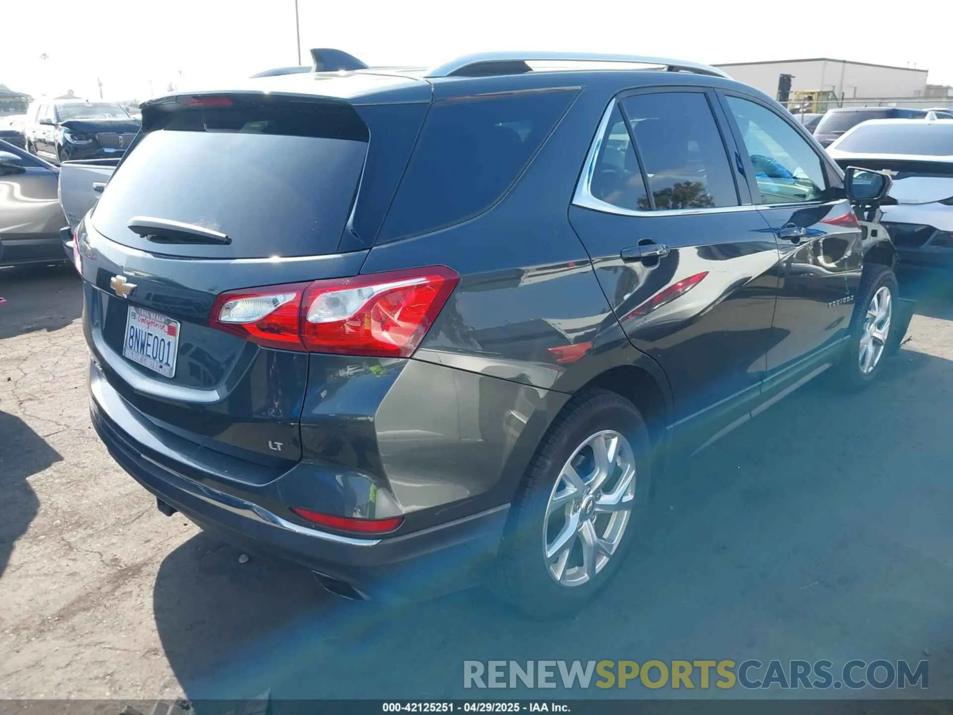 4 Photograph of a damaged car 3GNAXLEX0LS591183 CHEVROLET EQUINOX 2020