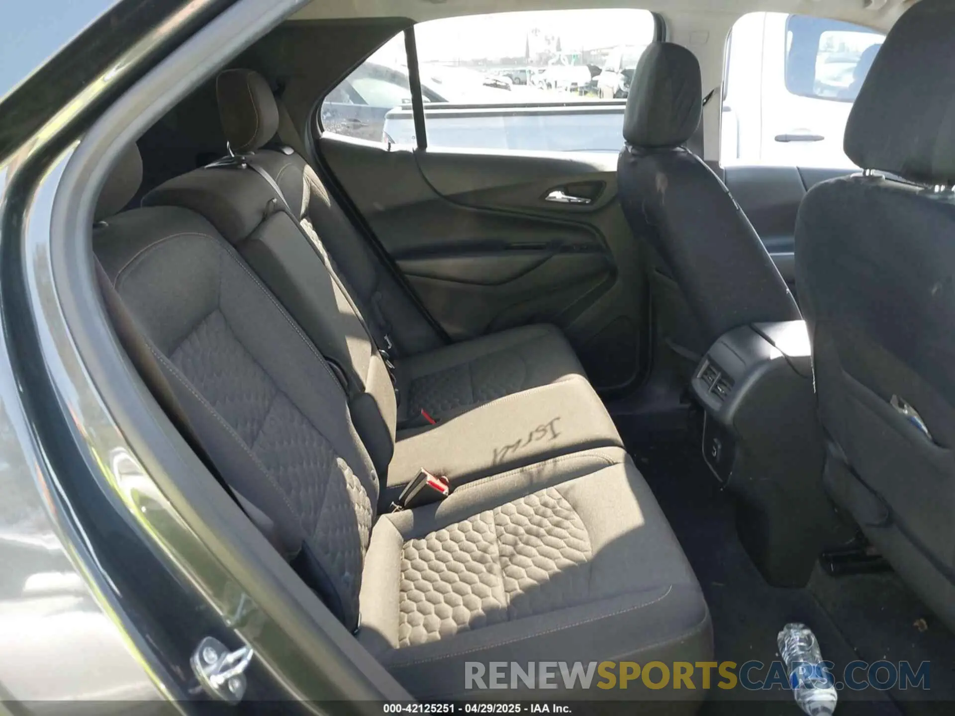8 Photograph of a damaged car 3GNAXLEX0LS591183 CHEVROLET EQUINOX 2020
