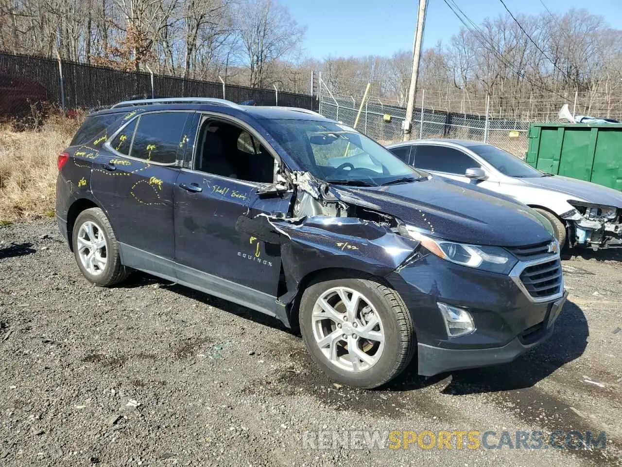 4 Photograph of a damaged car 3GNAXLEX1LS563070 CHEVROLET EQUINOX 2020