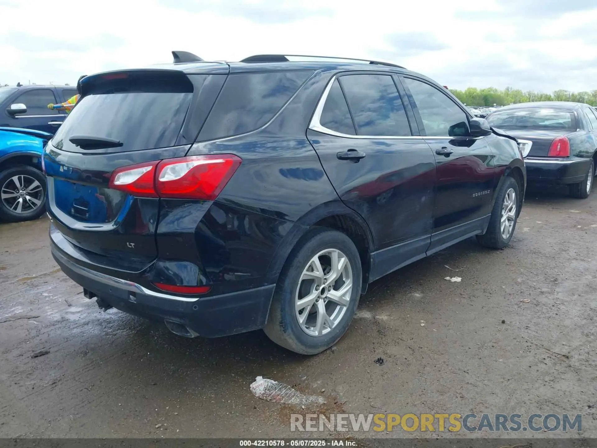 4 Photograph of a damaged car 3GNAXLEX3LL152327 CHEVROLET EQUINOX 2020