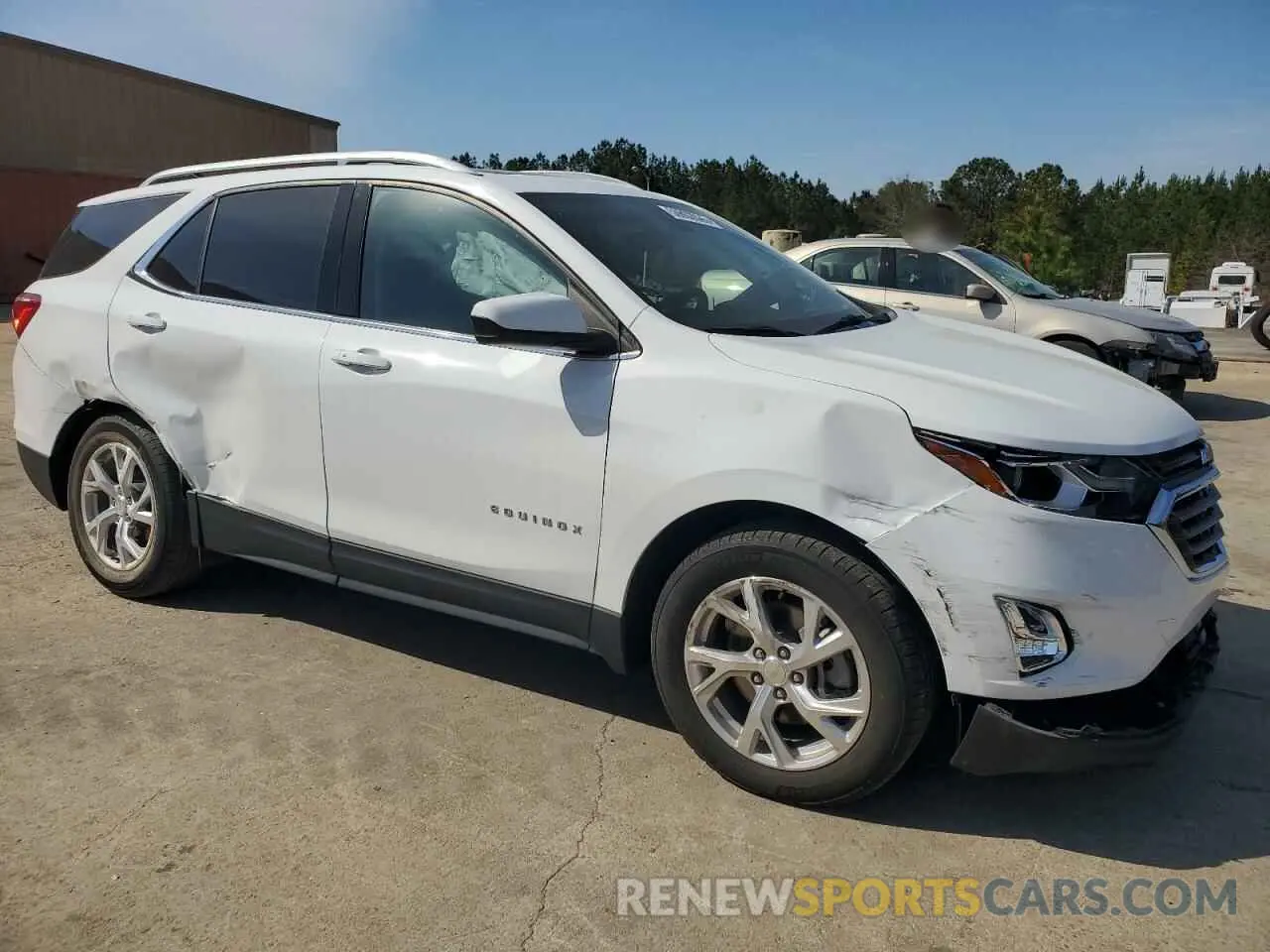 4 Photograph of a damaged car 3GNAXLEX3LS733221 CHEVROLET EQUINOX 2020