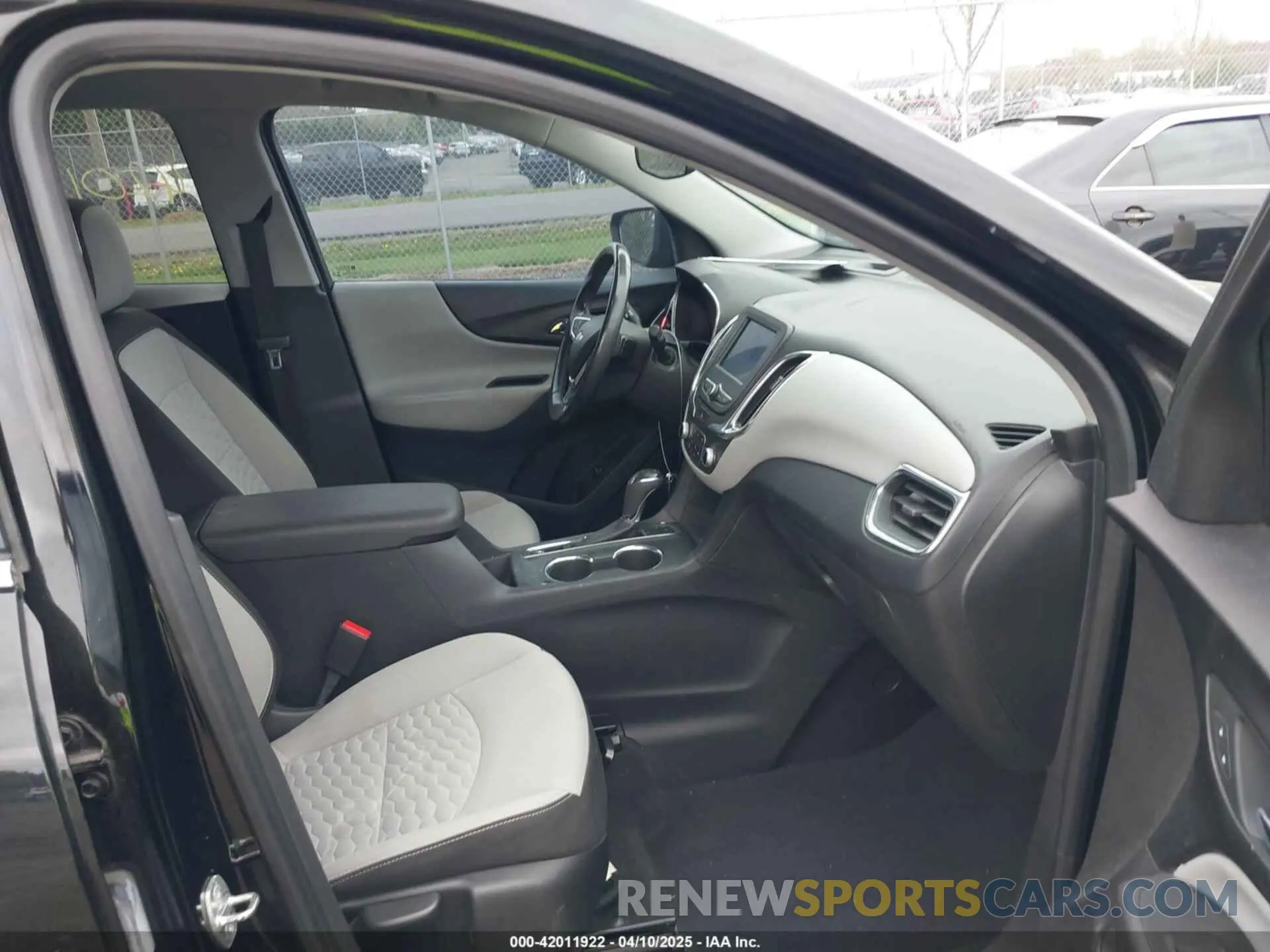 5 Photograph of a damaged car 3GNAXLEX4LL100513 CHEVROLET EQUINOX 2020