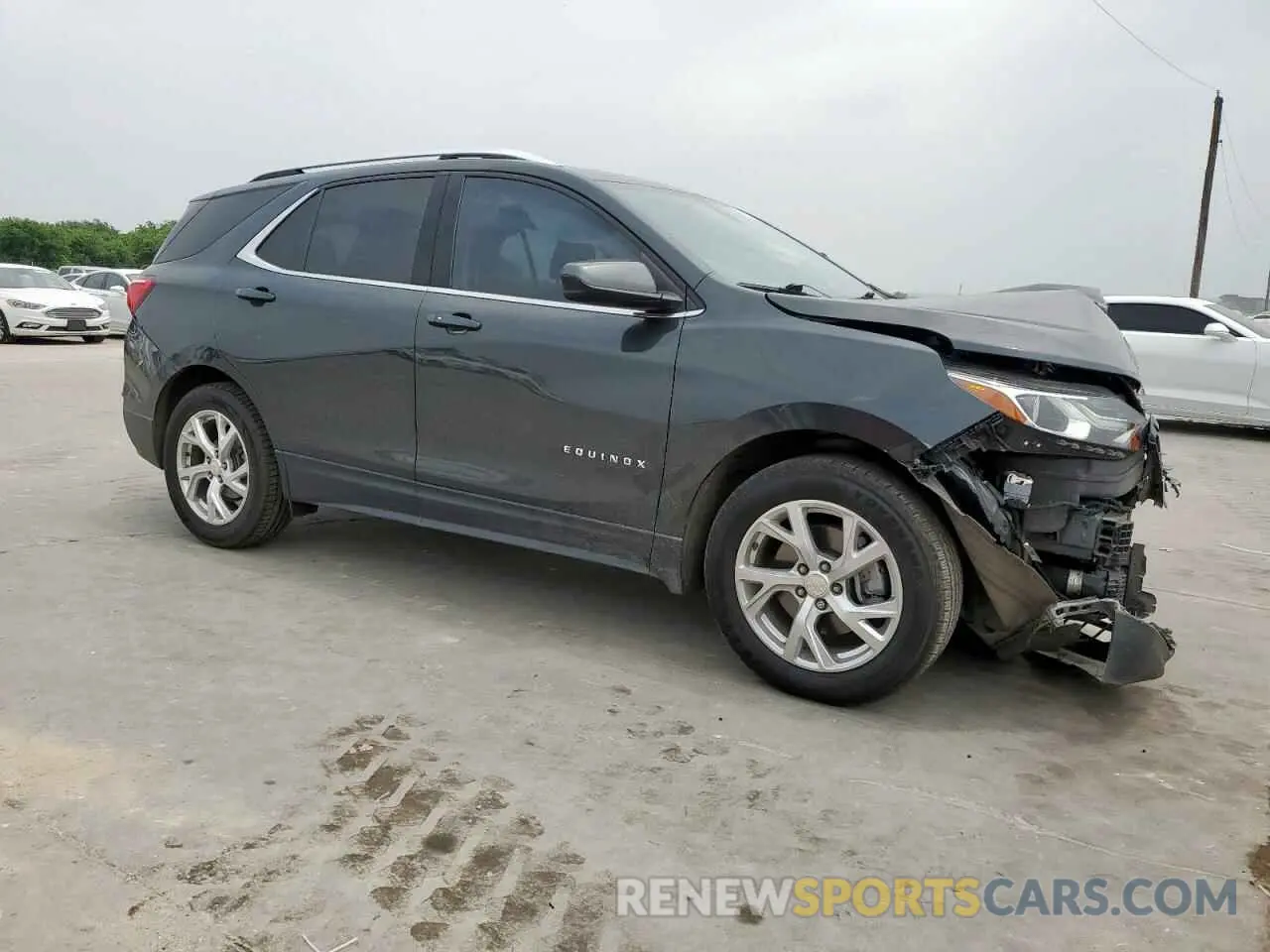 4 Photograph of a damaged car 3GNAXLEX5LS546398 CHEVROLET EQUINOX 2020