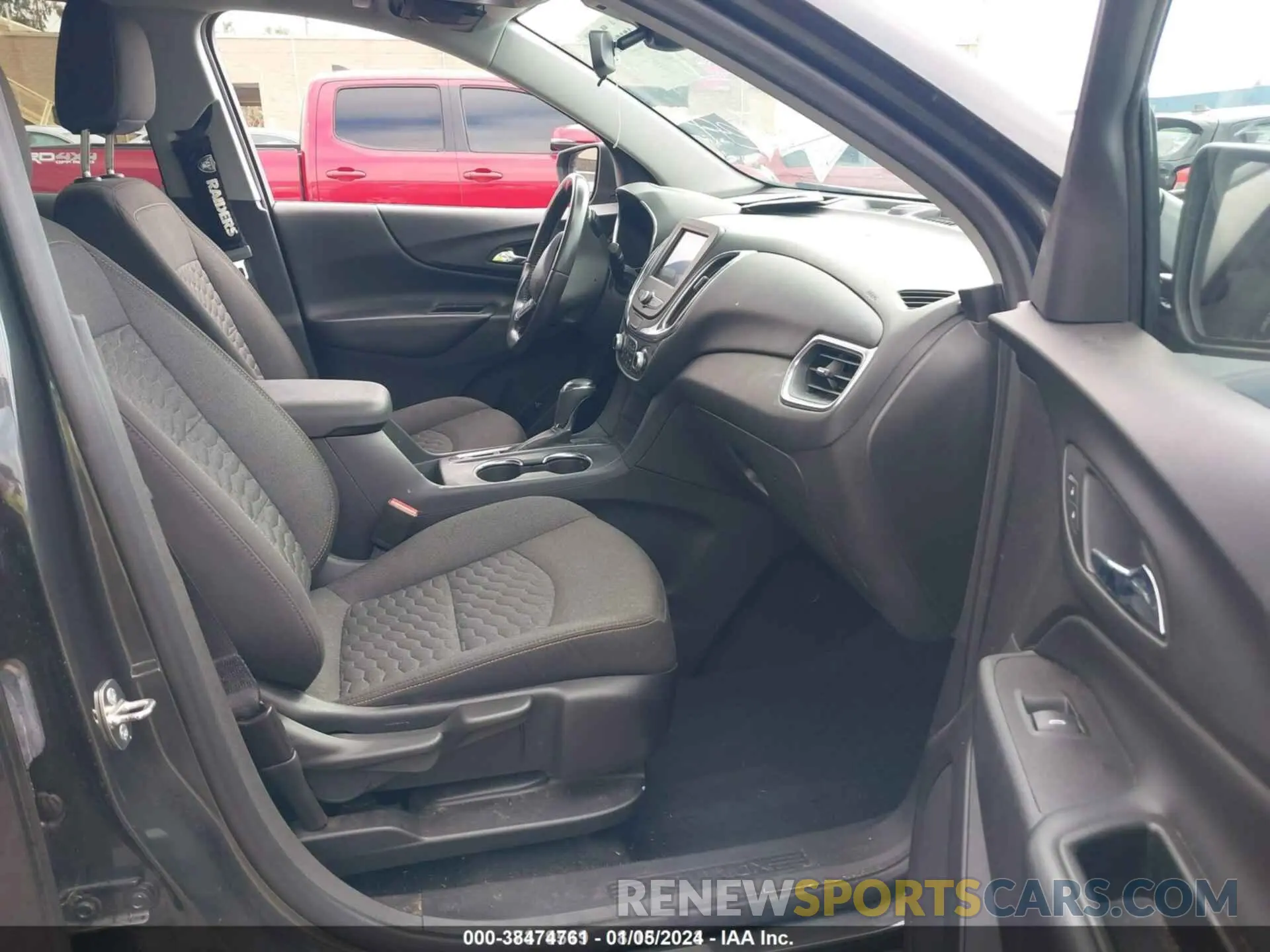 5 Photograph of a damaged car 3GNAXLEX5LS592460 CHEVROLET EQUINOX 2020