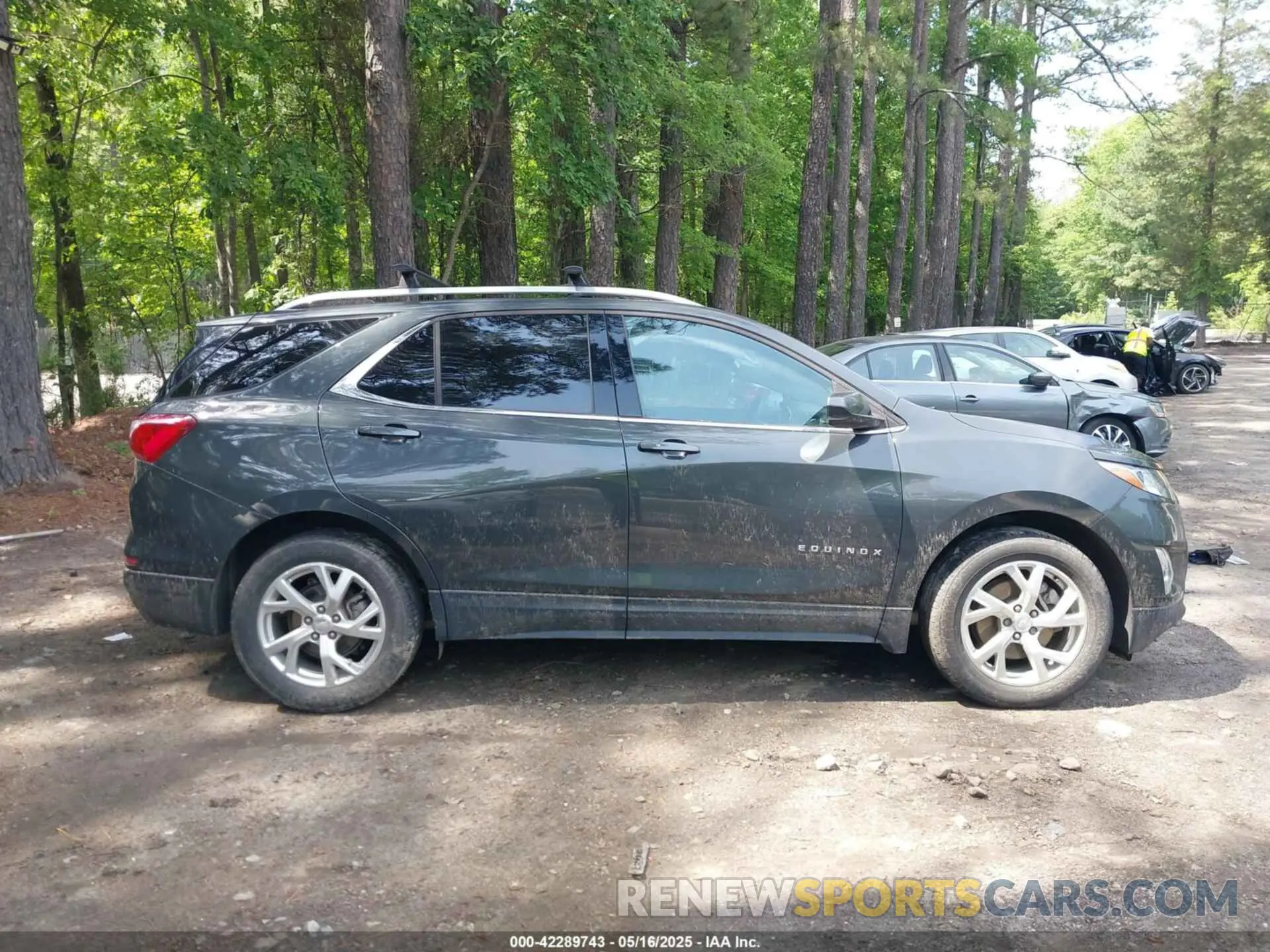 13 Photograph of a damaged car 3GNAXLEX7LS631758 CHEVROLET EQUINOX 2020
