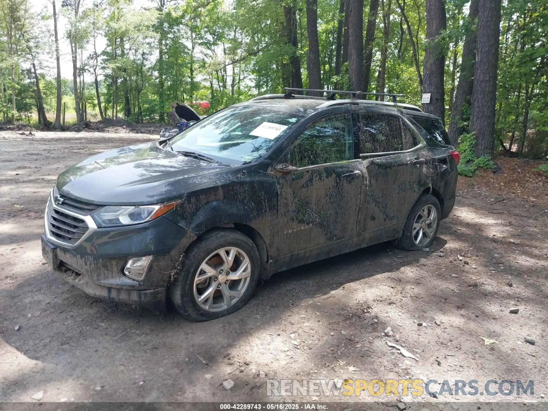 2 Photograph of a damaged car 3GNAXLEX7LS631758 CHEVROLET EQUINOX 2020